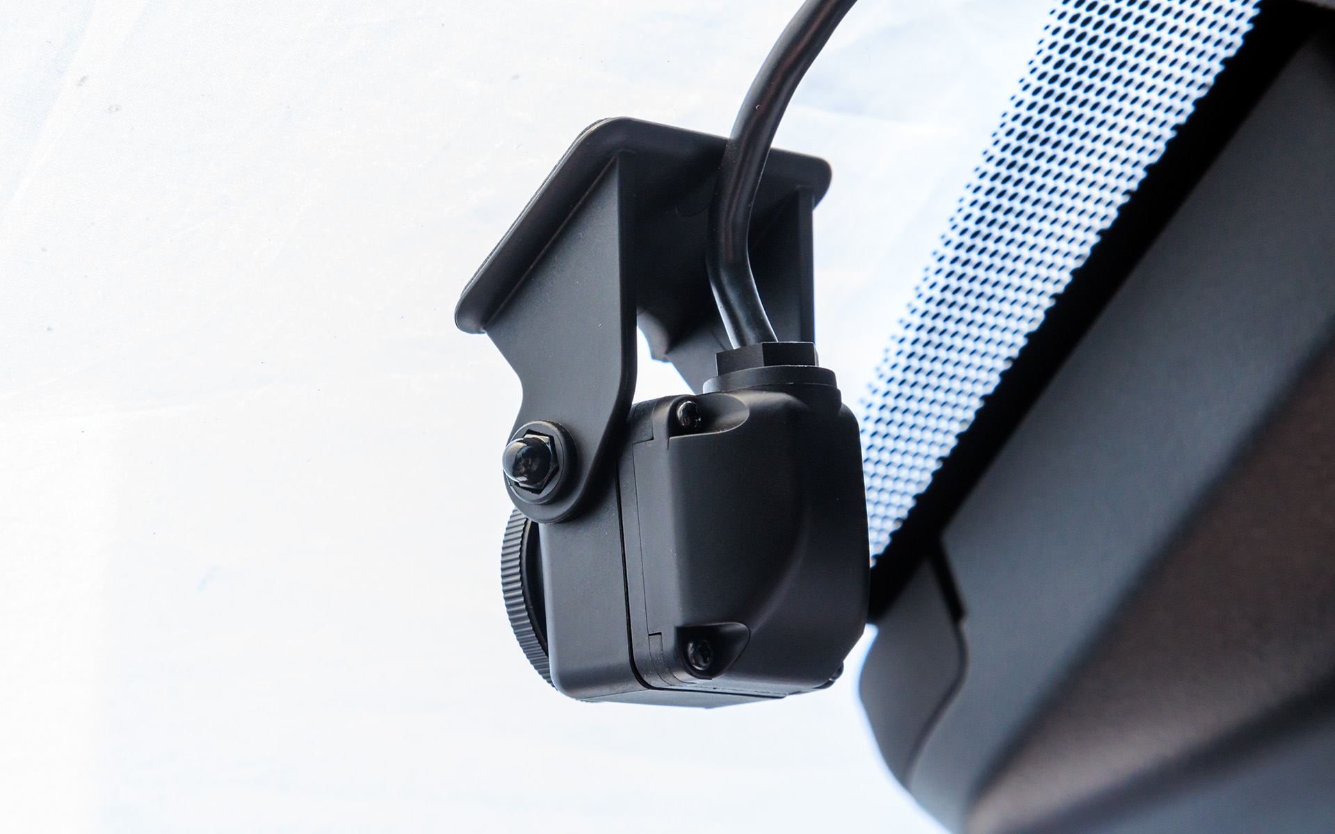 ナビ連携機能対応の2カメラ対応ドライブレコーダーも用意