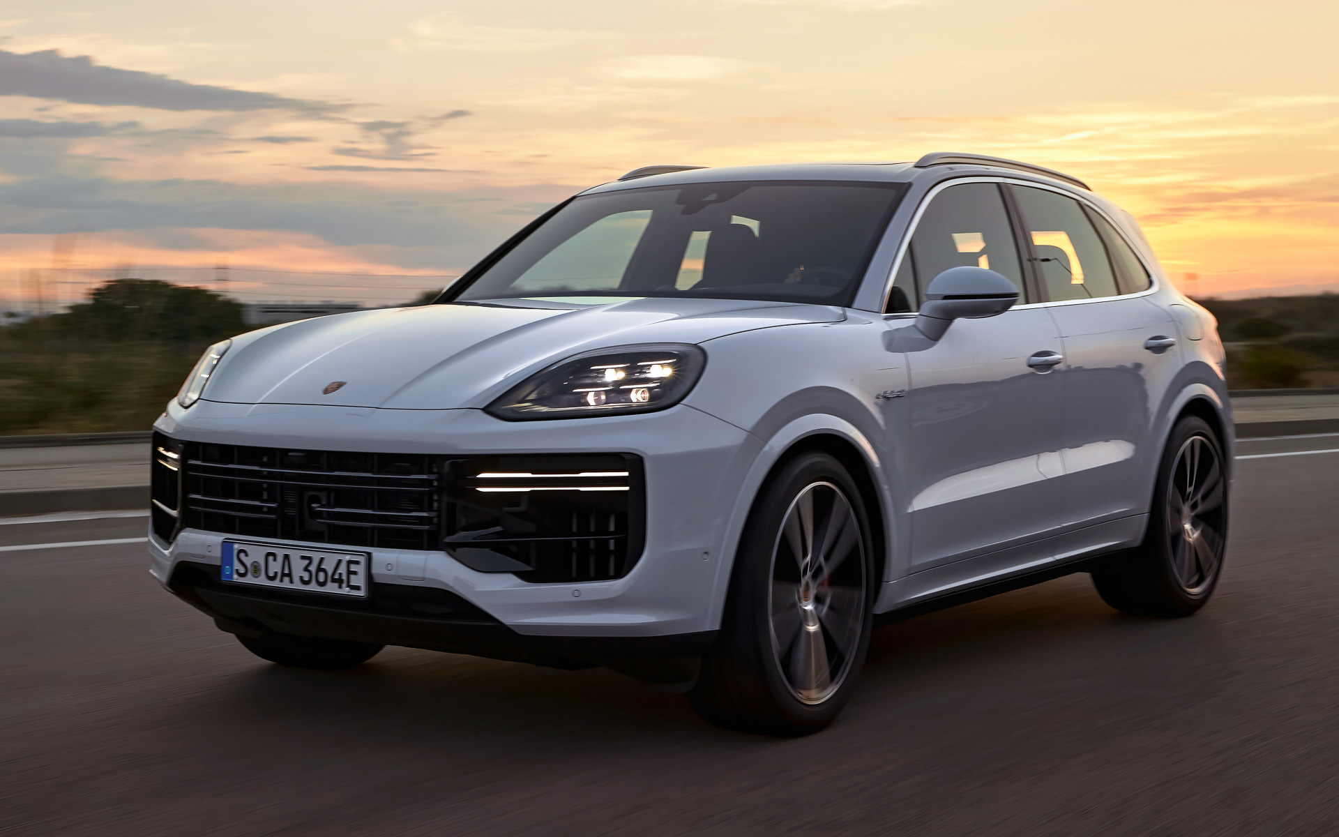 カイエン ターボE-ハイブリッド フロントビュー