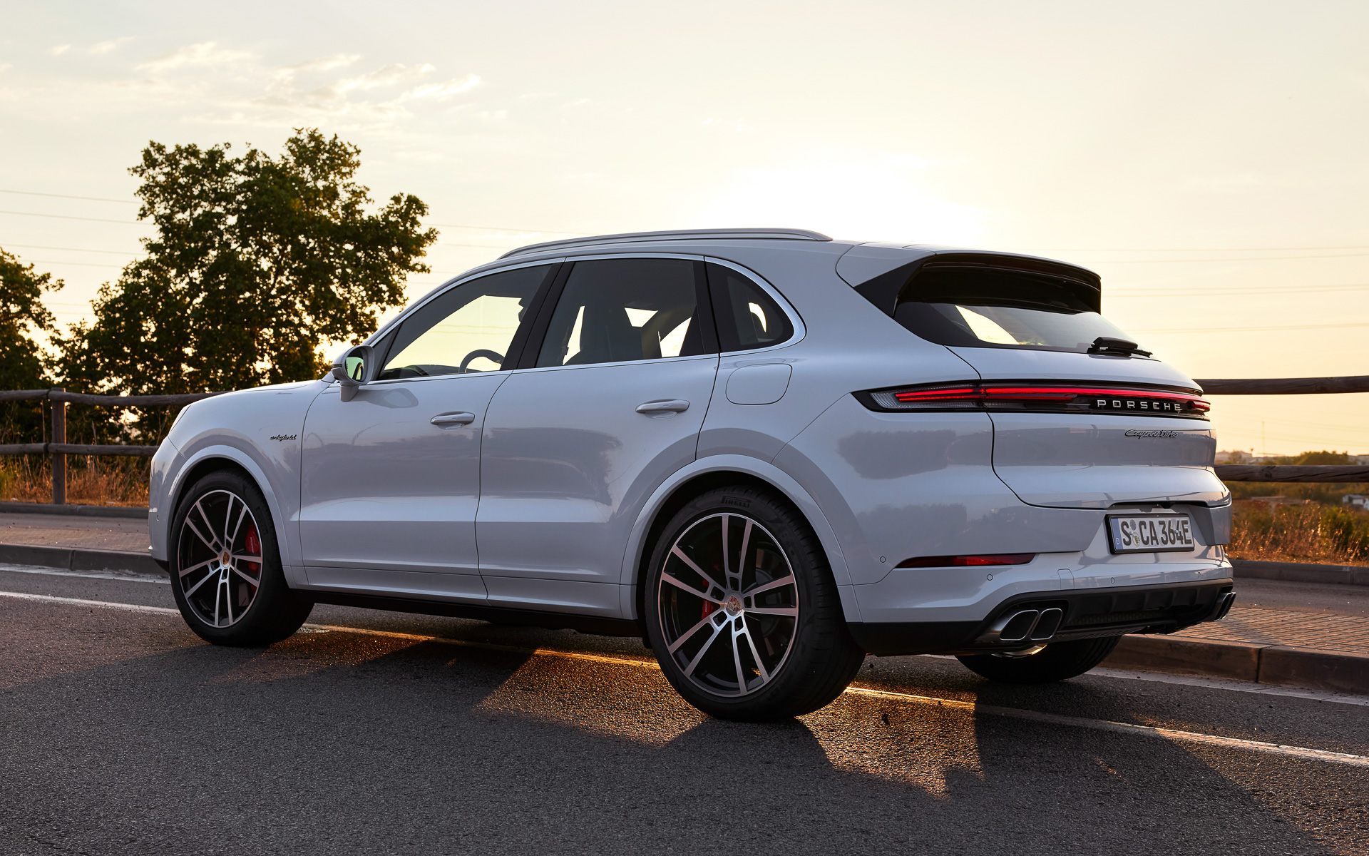 カイエン ターボE-ハイブリッド リアビュー