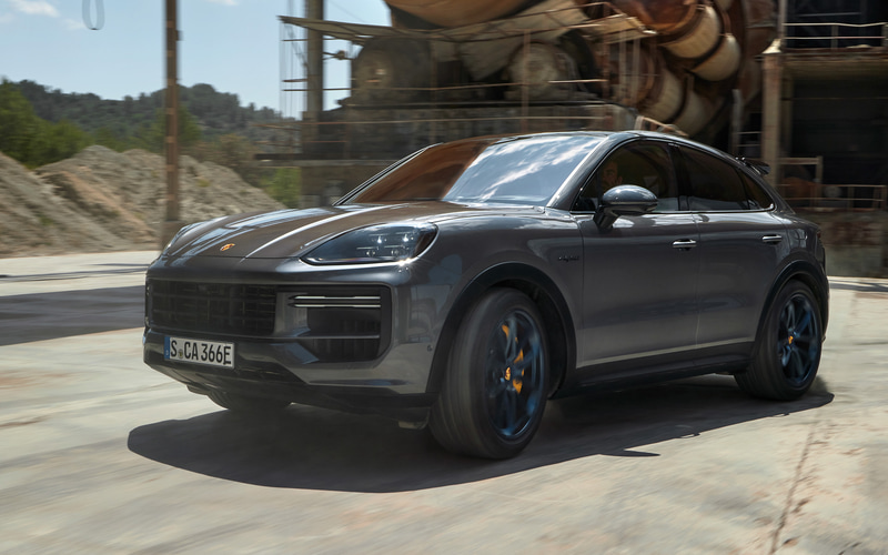 ポルシェ、新型「カイエン ターボE-ハイブリッド」予約開始 739PSを