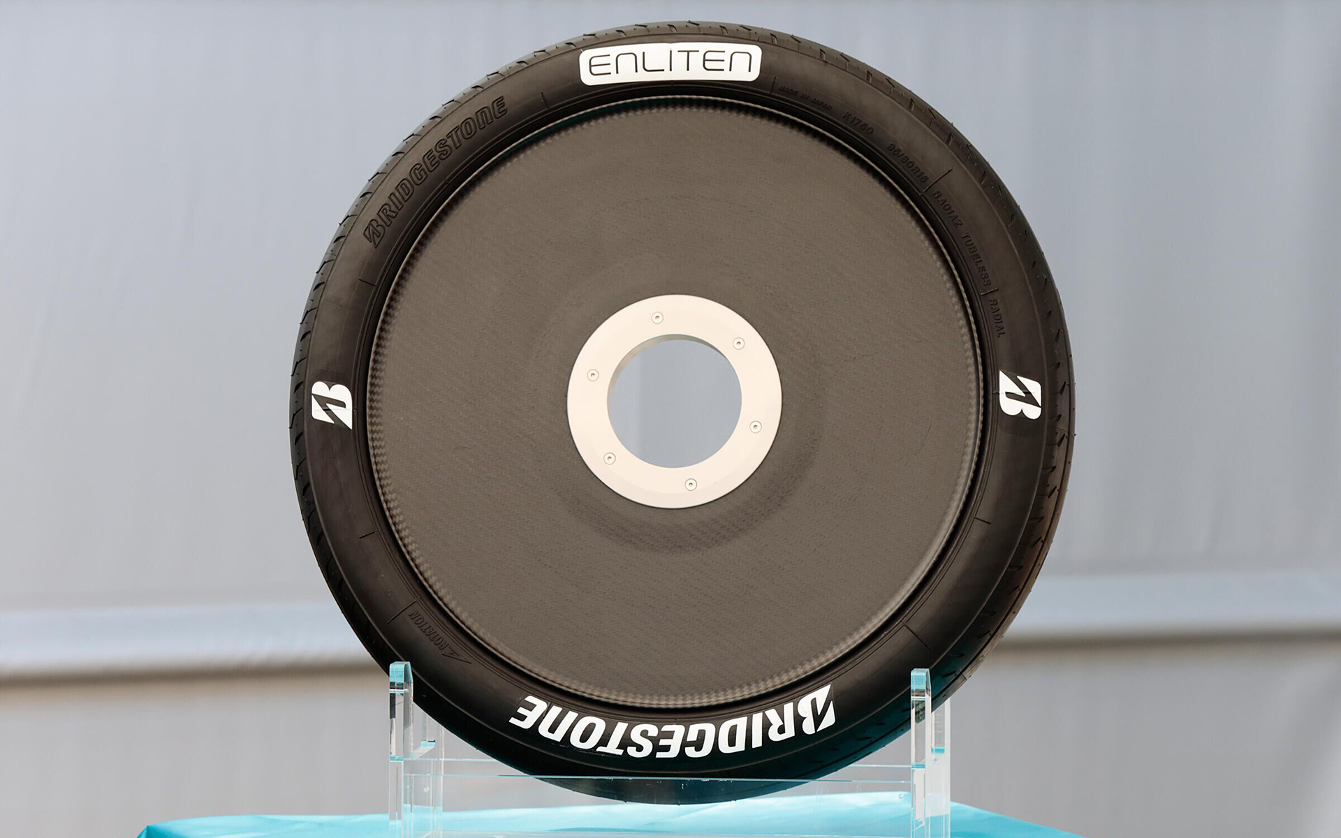 再生資源・再生可能資源比率63％の「ENLITEN（エンライトン）」技術搭載タイヤをモータースポーツに初投入