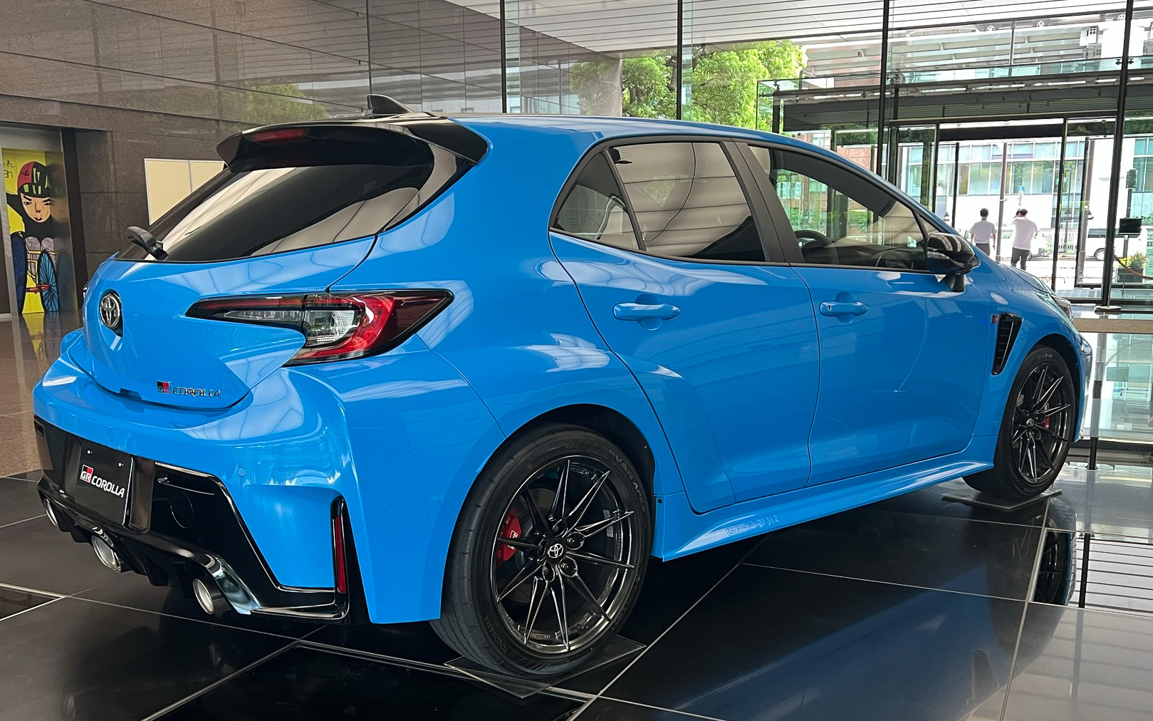 明るい印象のブルー