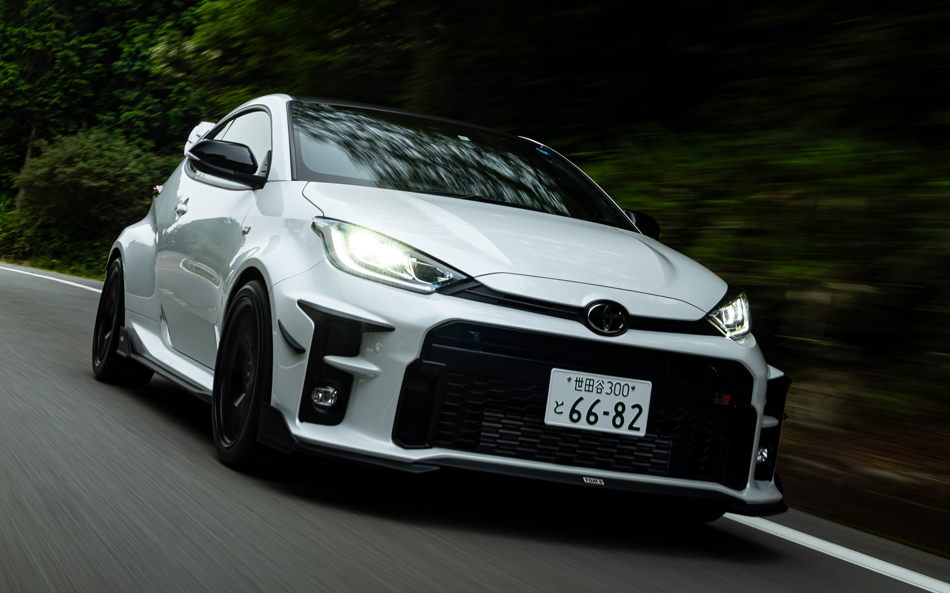 TOM'S GR YARIS　300ps