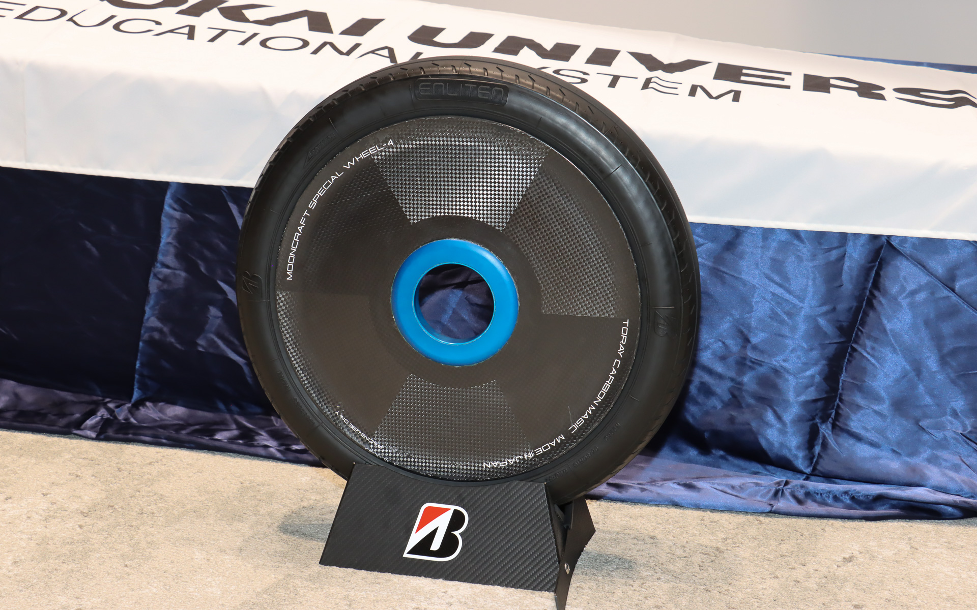 会場ではENLITEN技術搭載タイヤも展示された