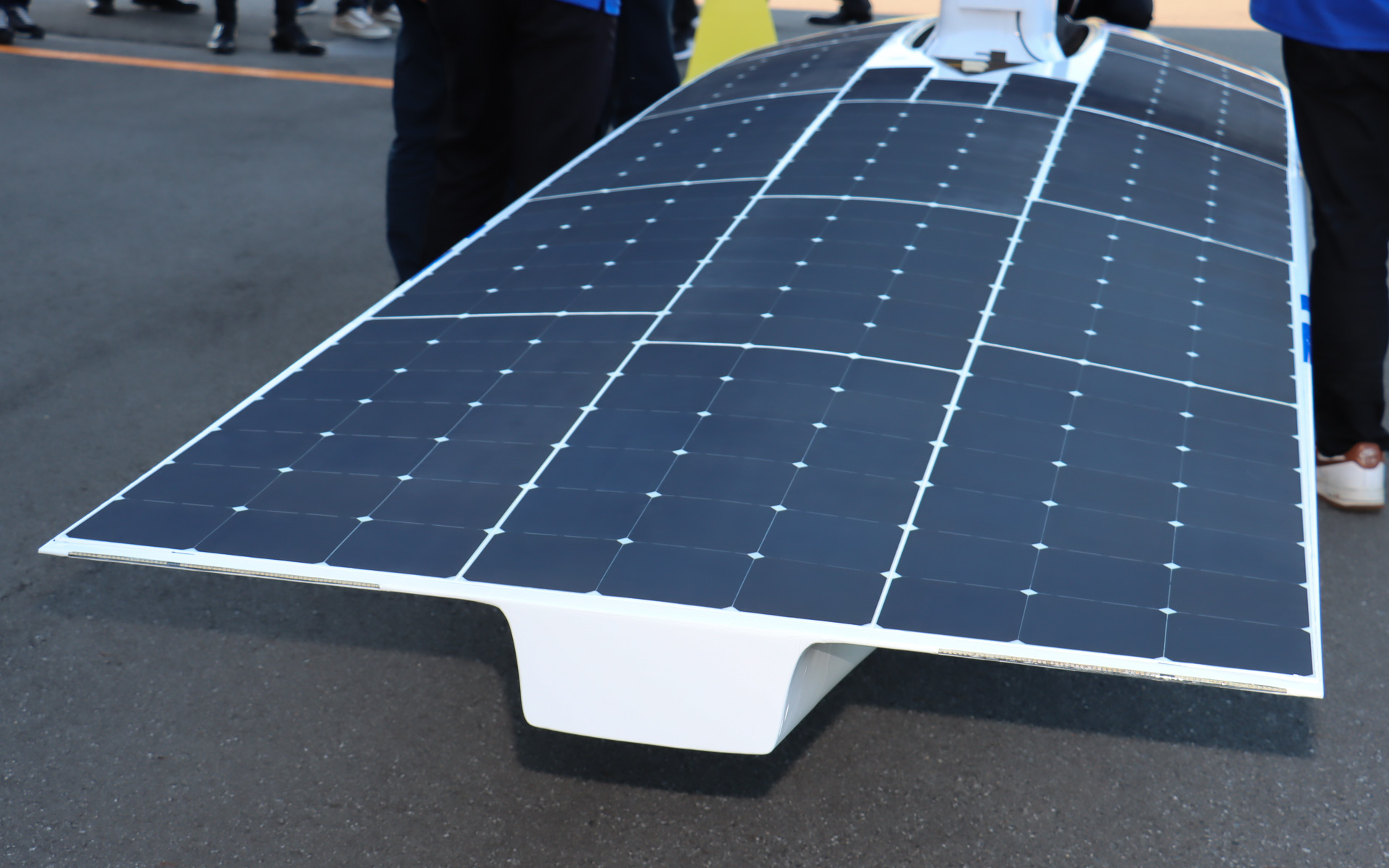 新たなレギュレーションでは最低地上高が100mm以上となり、10度以上のアプローチアングルとデパーチャーアングルを設けることが義務化。ナンバープレートは車両後端に設置することになり、それぞれ空気抵抗の増加要因となっている