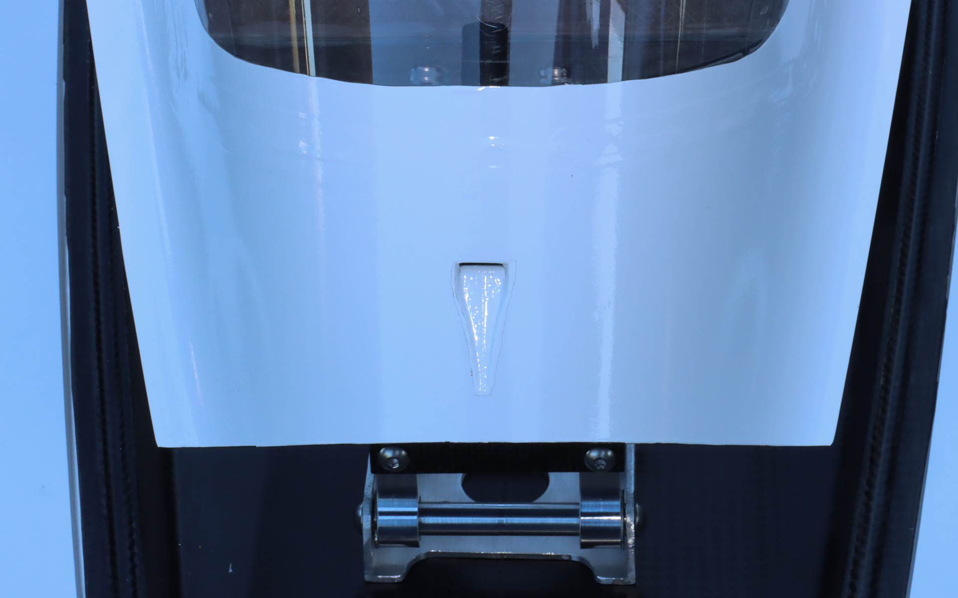 密閉されたキャビン内の換気用に、キャノピー前方にNACAダクトを設定