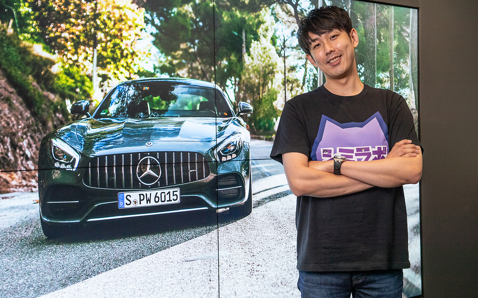 株式会社SHIMI-LAB代表の清水貴裕氏。パソコンの処理速度を競う競技であるオーバークロックの世界大会に日本代表選手として7回の出場経験を持つ。実はクルマもディープに愛好しており、走ることもチューニングにもコダワリがある