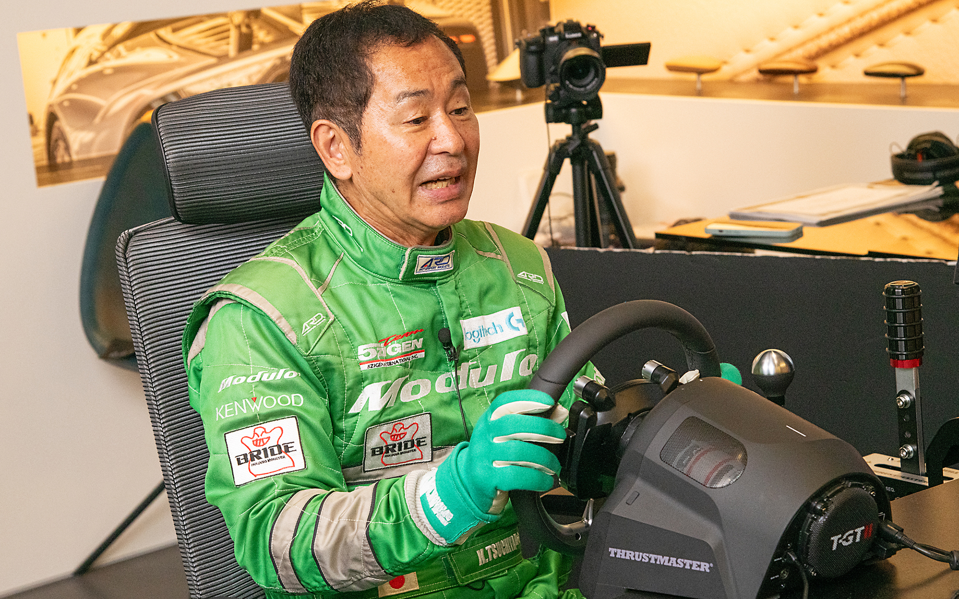 そしてときには「曲がらない～」のコースアウト。実車じゃありえない貴重なシーン（？）だった