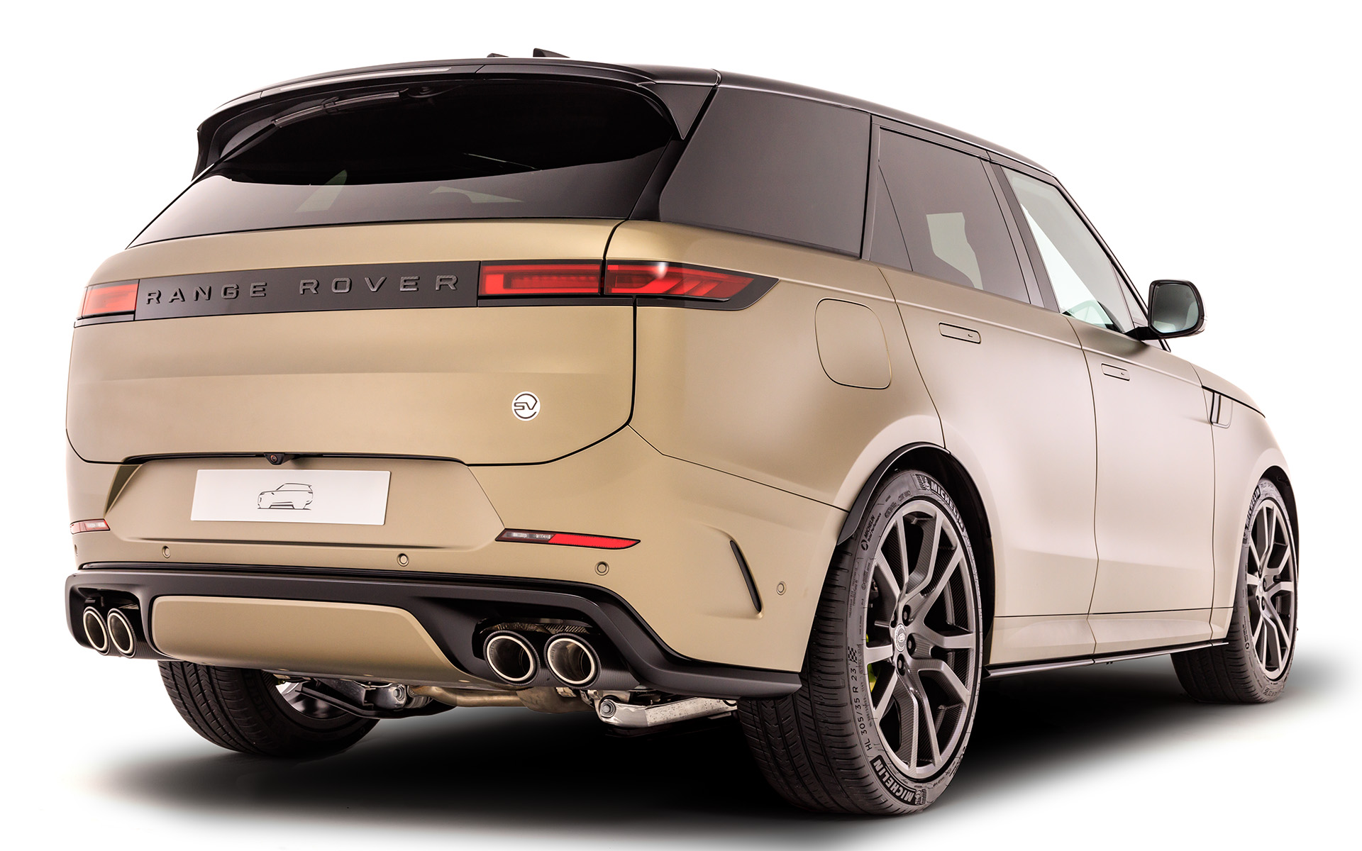 ボディサイズは4970×2047（ミラー収納時）×1814（全長×全幅×全高）mm、ホイールベース2998mm。フロントオーバーハングは897mm、リアオーバーハングは1075mm