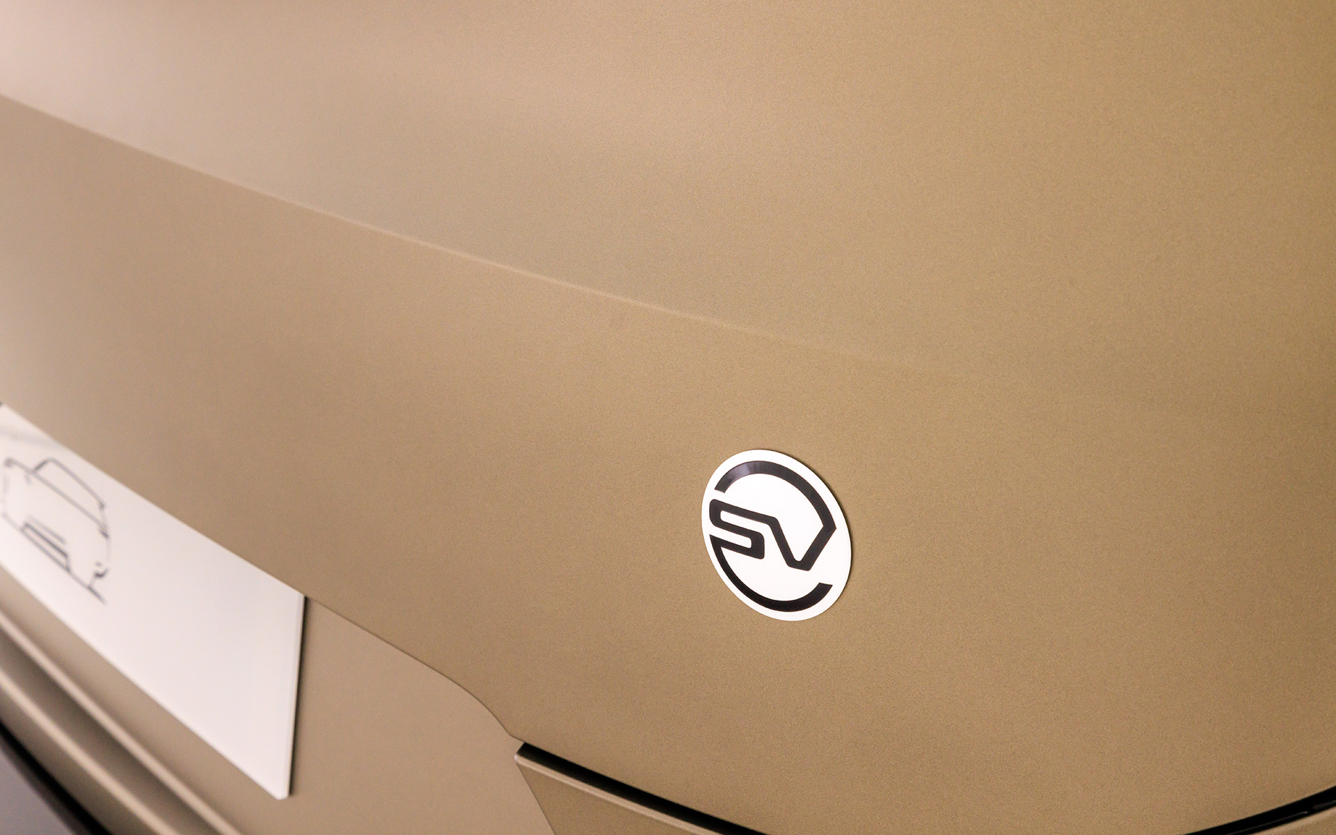 テールゲートにSVを示すバッヂが付く