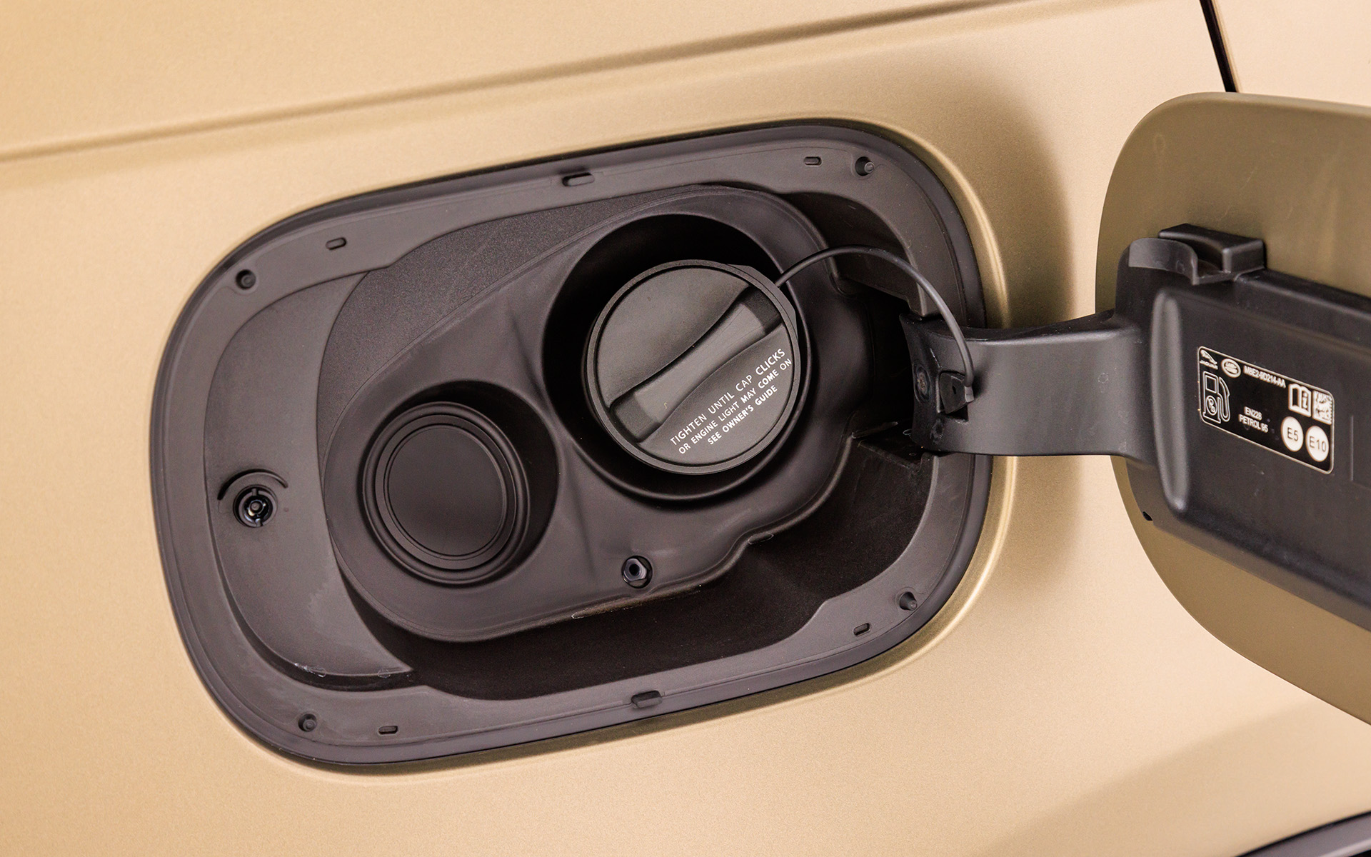 燃料タンクは90L