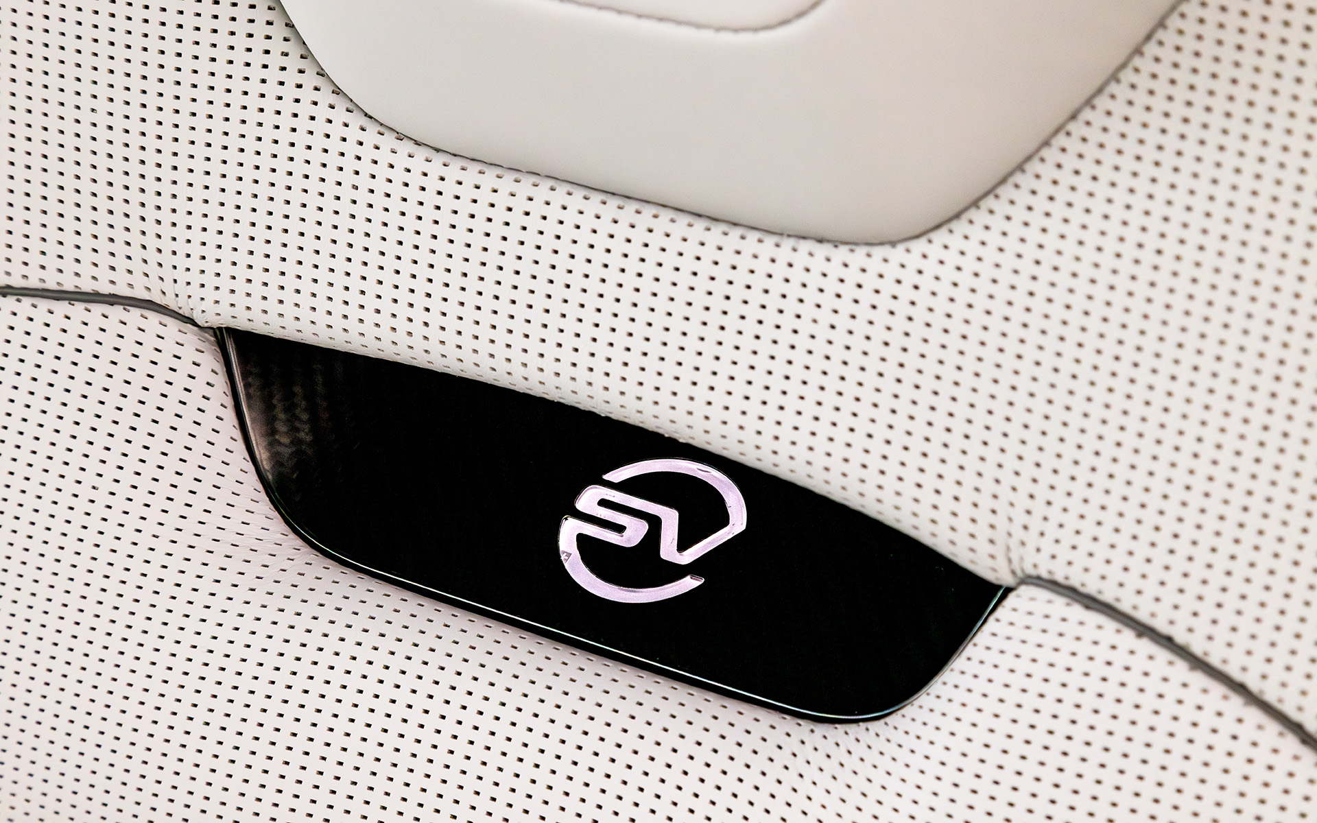 SVロゴはほのかに光る