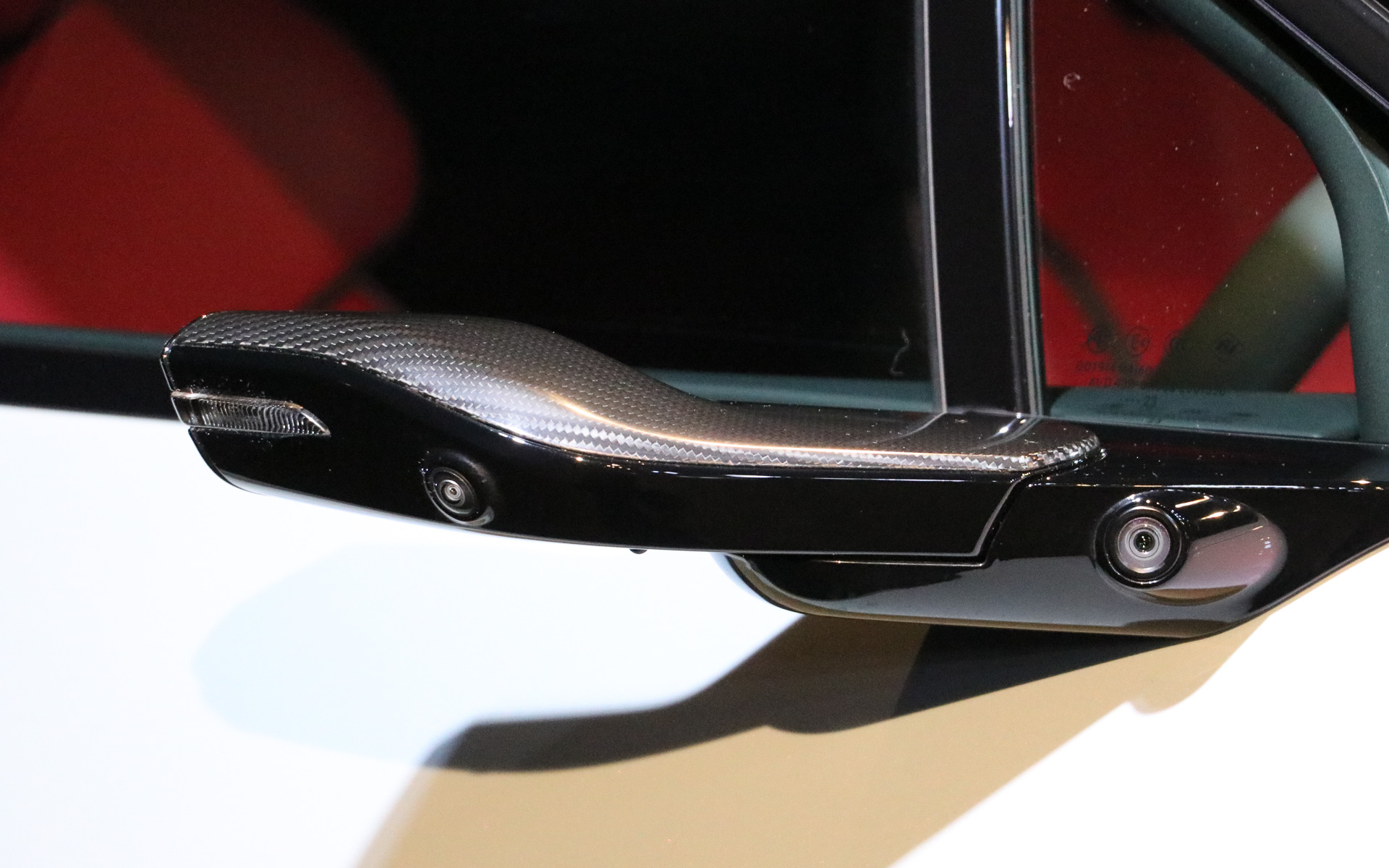 ERMD（電動リバースミラーディスプレイ）はオプション設定