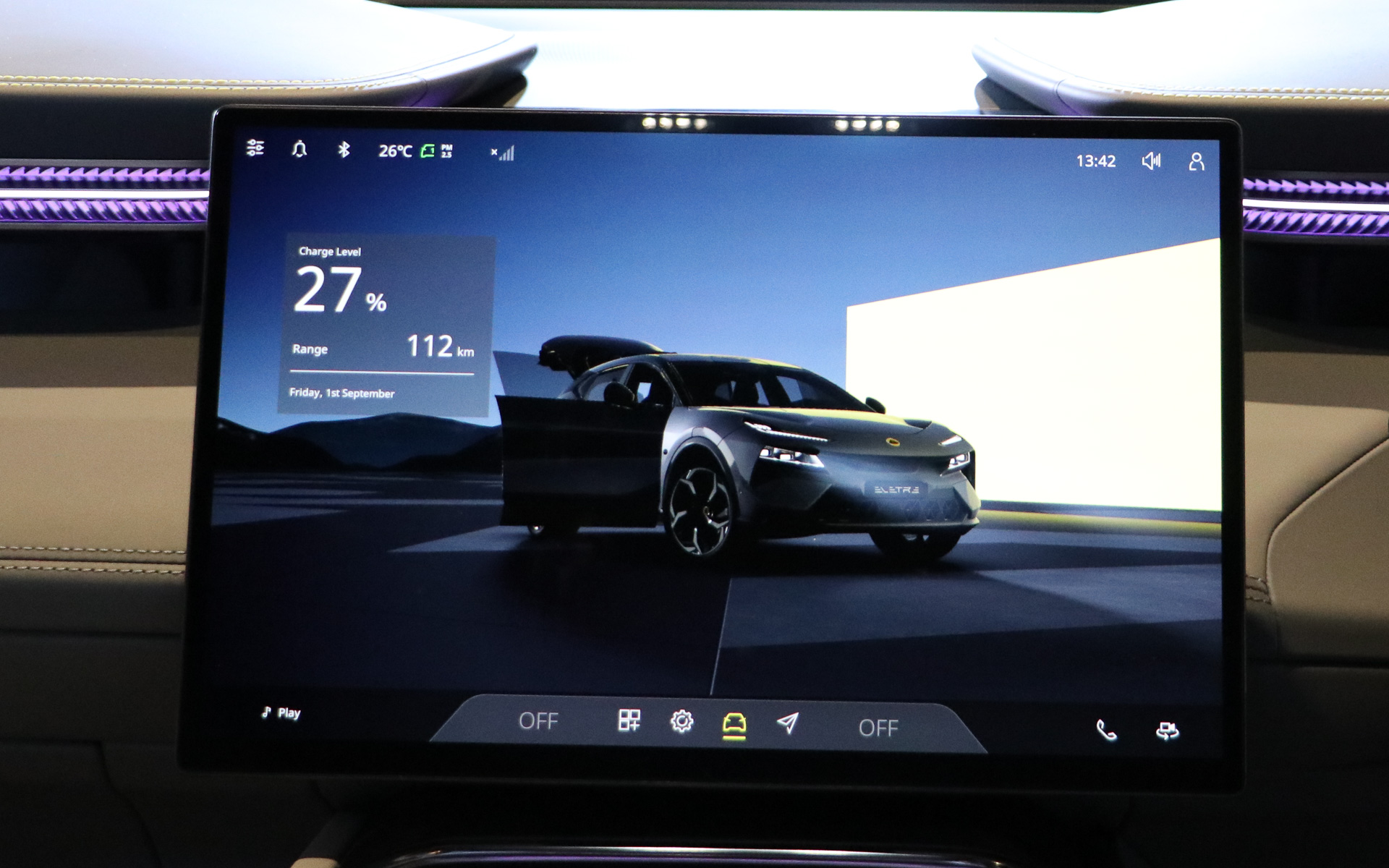 15.1インチHD有機EL（OLED）タッチスクリーン
