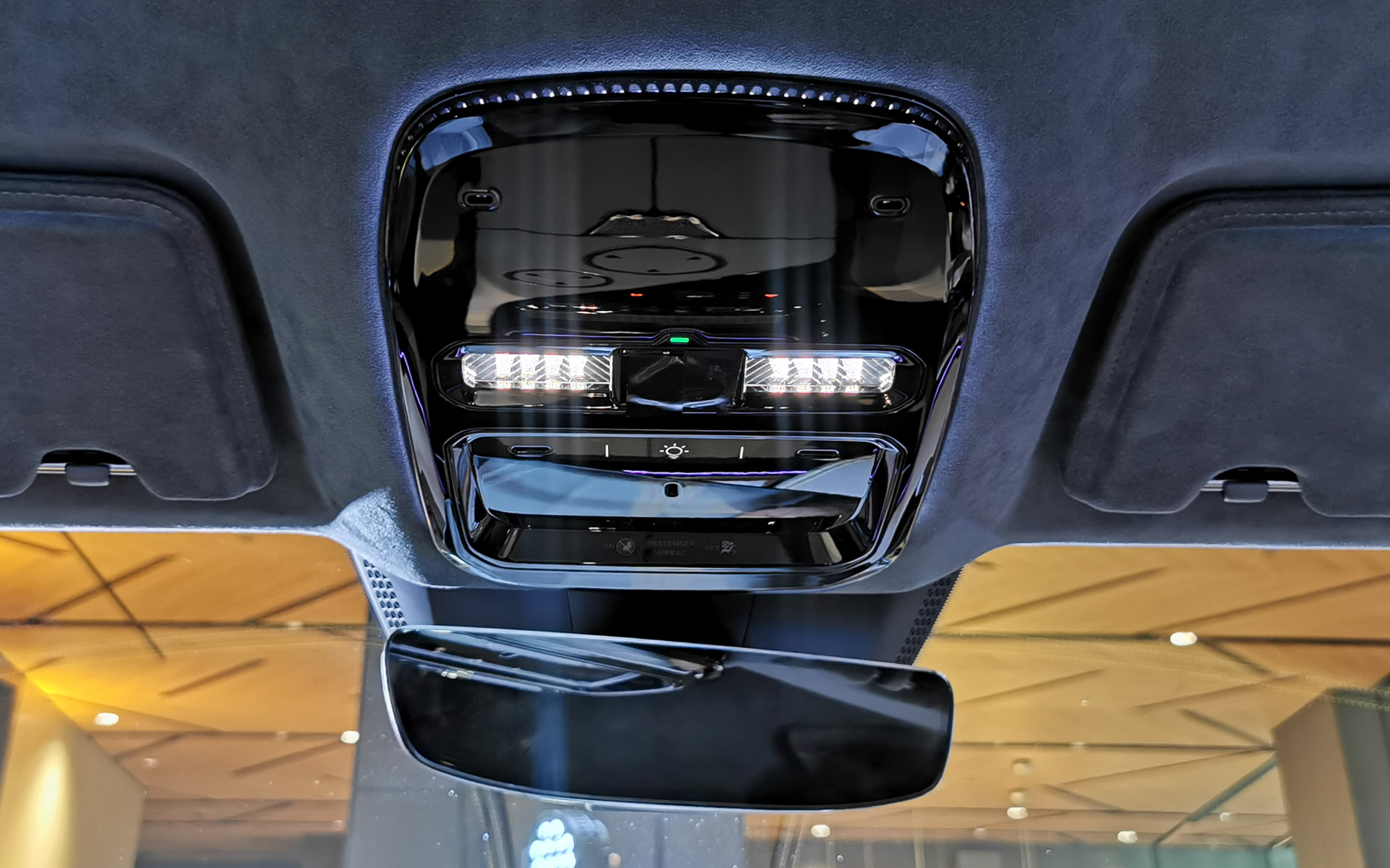 天井のルームランプ