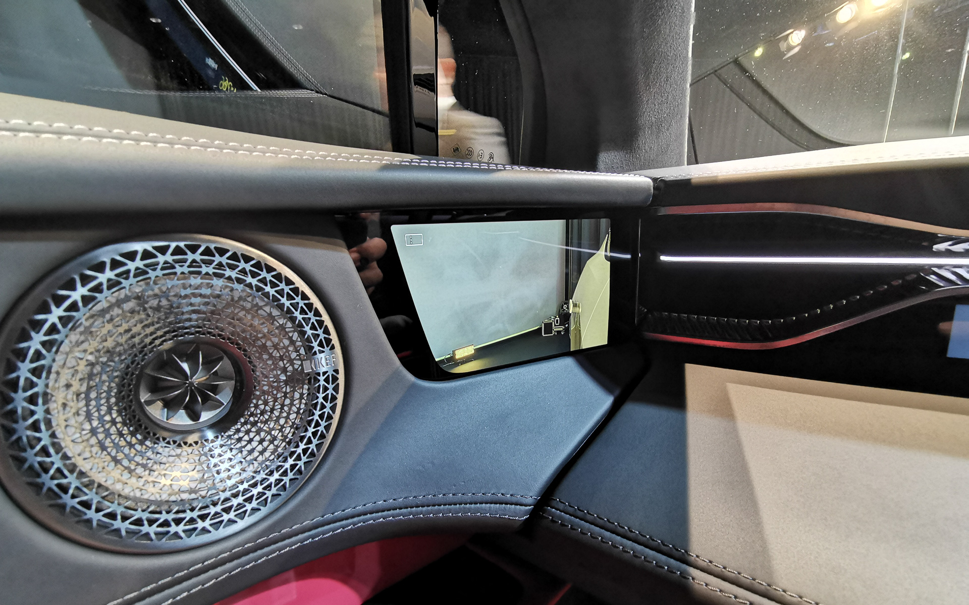 ERMDの映像はドアのディスプレイに映し出される