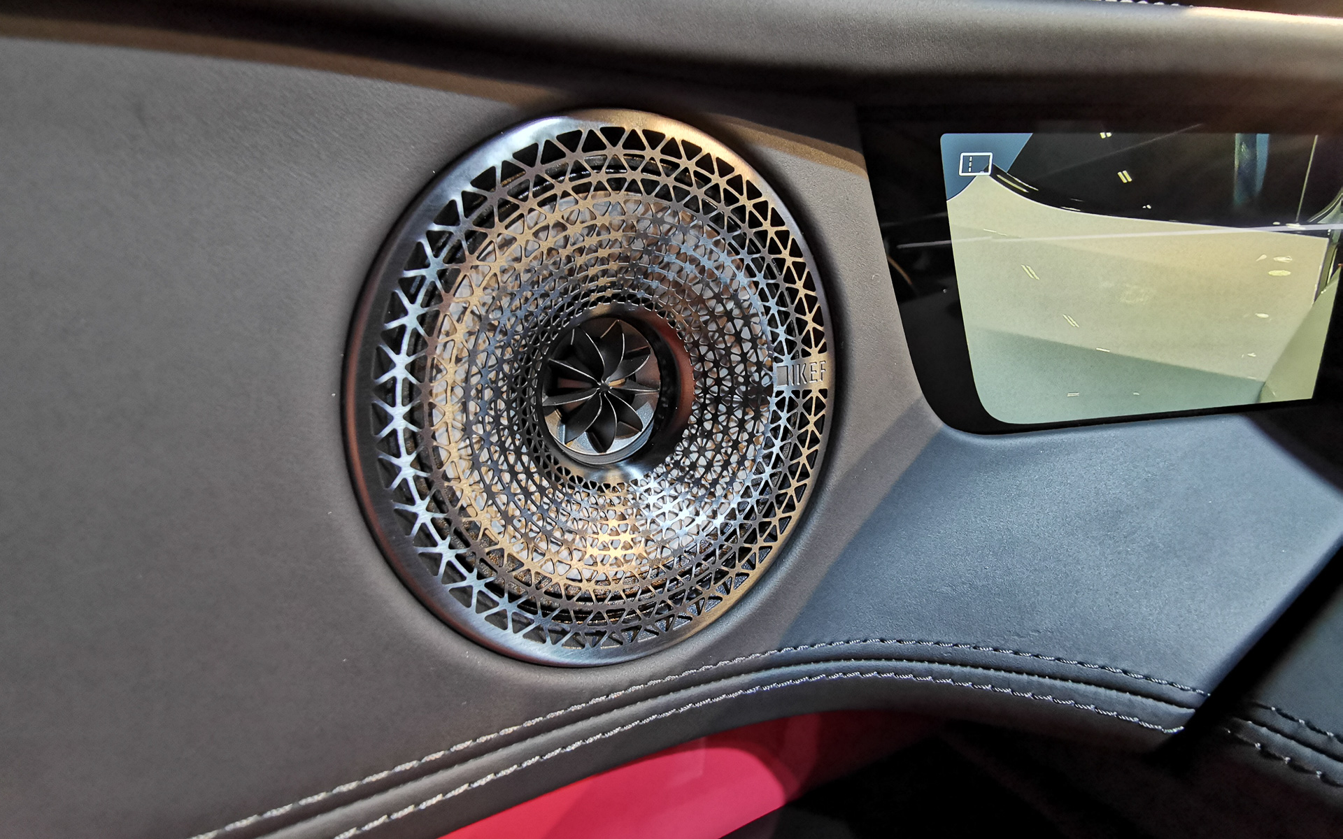 KEF製リファレンスオーディオを採用