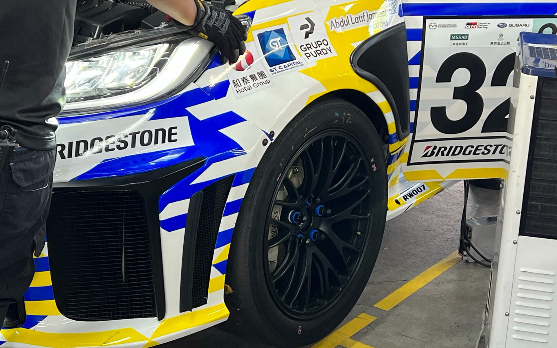 ラリチャレ仕様に比べ、エアアウトレットなどが強化されているのが分かる