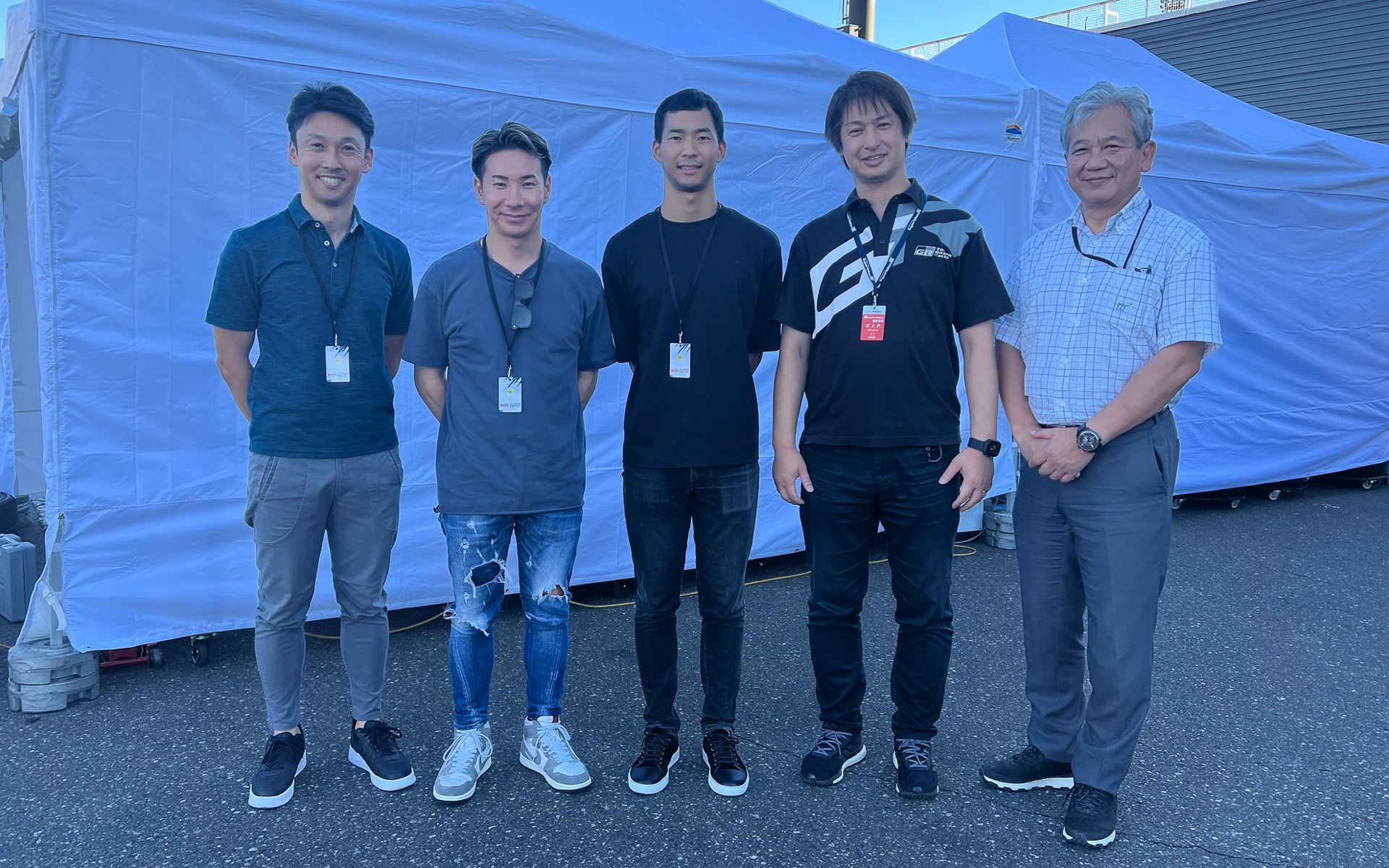 スーパー耐久第5戦もてぎを訪れていたTOYOTA GAZOO Racing WECチーム。左からTOYOTA GAZOO Racing Europe 副会長 中嶋一貴氏、チーム代表 小林可夢偉氏、ドライバー 平川亮選手、モータースポーツ技術室室長 加地雅哉氏、TOYOTA GAZOO Racing Europe 社長 平井正人氏