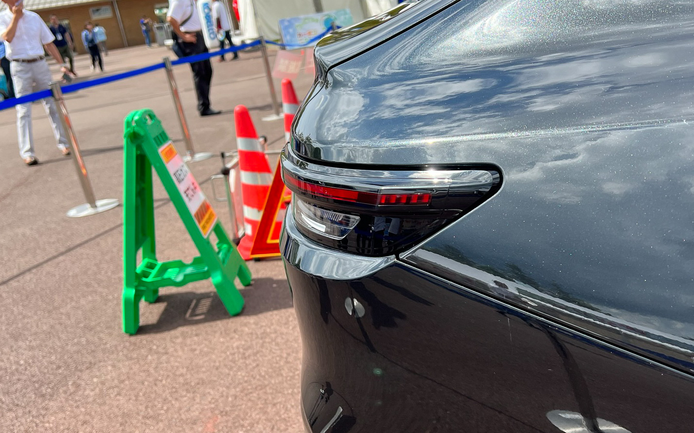 リアコンビネーションランプ部。ターンランプのところが盛り上がっているのが分かる。これはサイド部も同様で、ヴォルテックスジェネレータの役割を果たしていると思われる