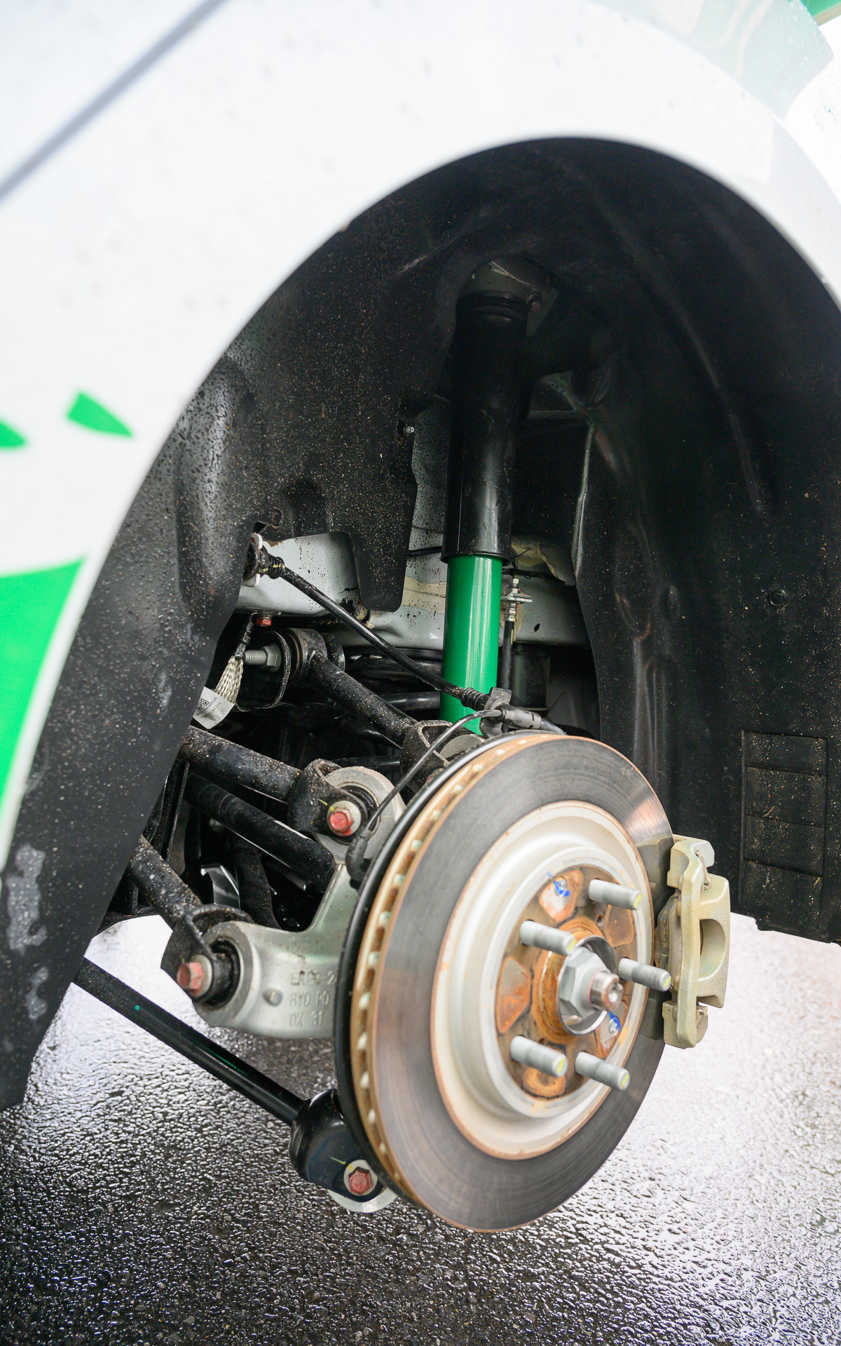 ZEEKR 001の足まわり