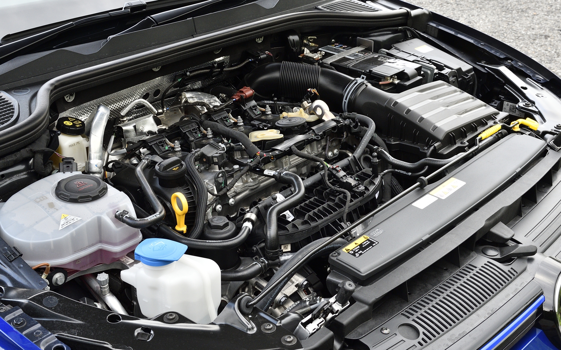 パワートレーンは直列4気筒2.0リッターインタークーラー付きターボで、最高出力245kW（333PS）/5600-6500rpm、最大トルク420Nm/2100-5500rpmを発生。そこに7速DSG（ダイレクト・シフト・ギアボックス）が組み合わせられる