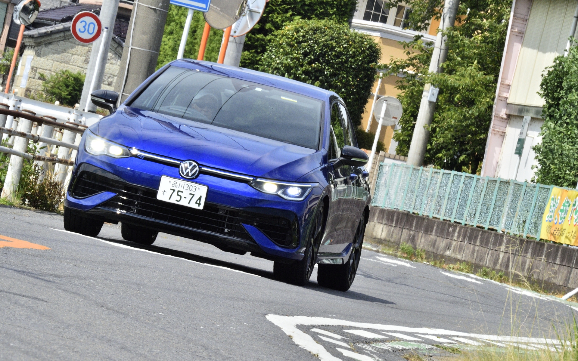 ハイトの低いタイヤだが想像するよりも乗り心地は快適