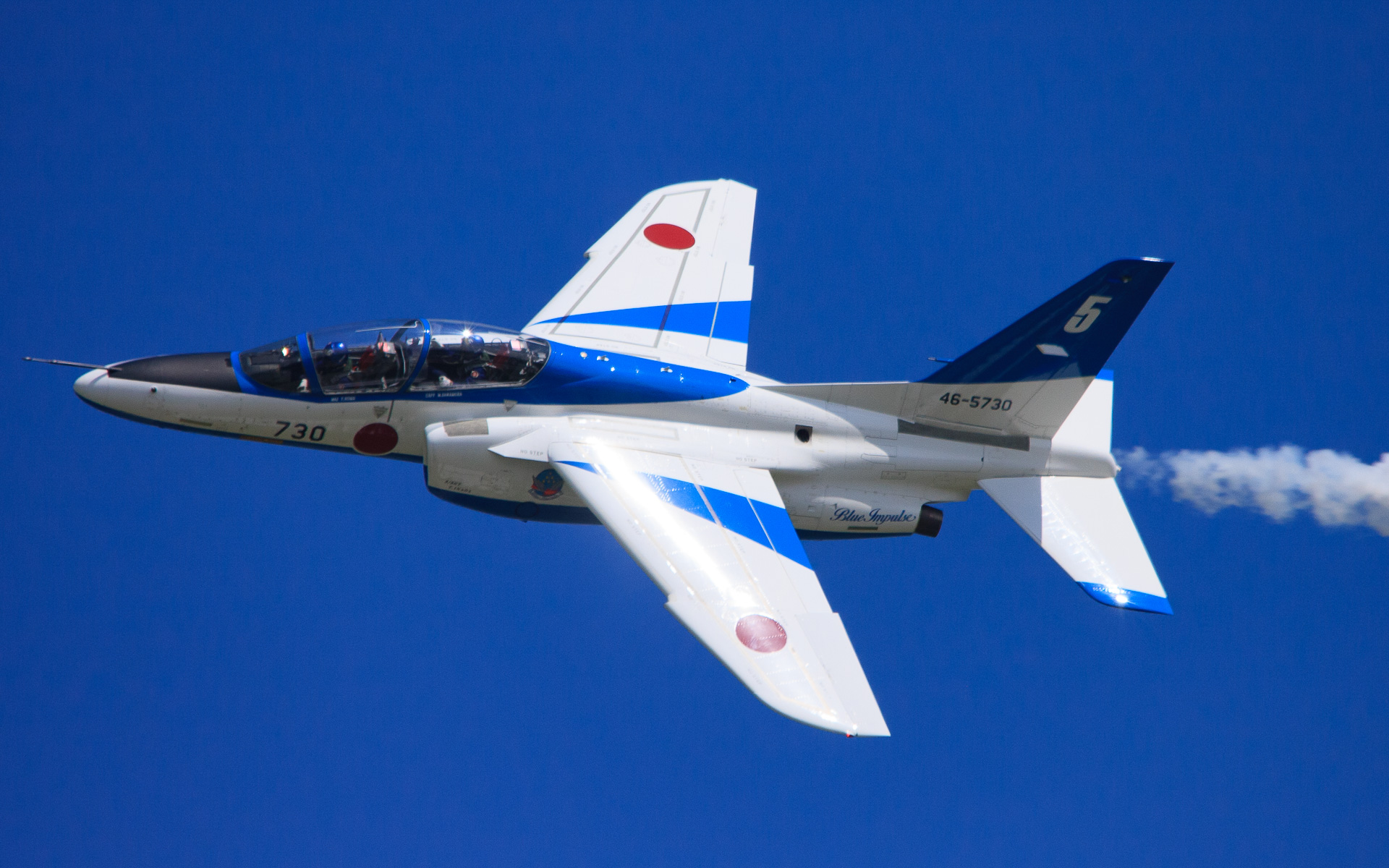 展示飛行にはT-4練習機を用いる
