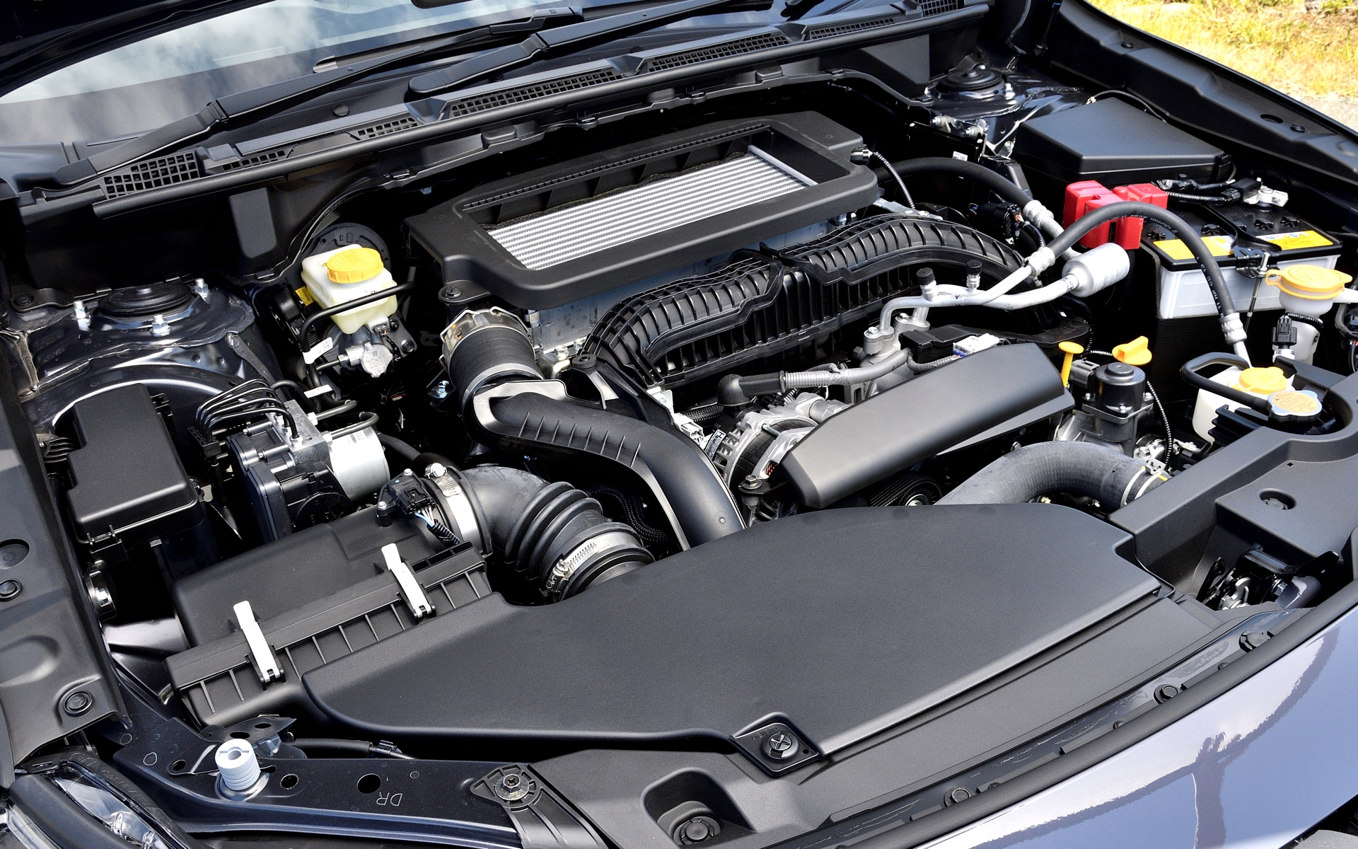 パワートレーンはレヴォーグ GT-H EXと同じ、最高出力130kW（177PS）/5200-5600rpm、300Nm（30.6kgfm）/1600-3600rpmを発生させる水平対向4気筒DOHC 1.8リッターターボエンジンを搭載。トランスミッションはCVTを組み合わせる