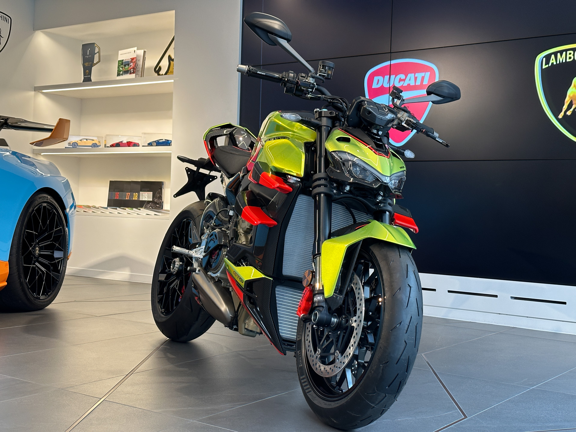 世界限定630台となる「ドゥカティ・ストリートファイターV4ランボルギーニ」