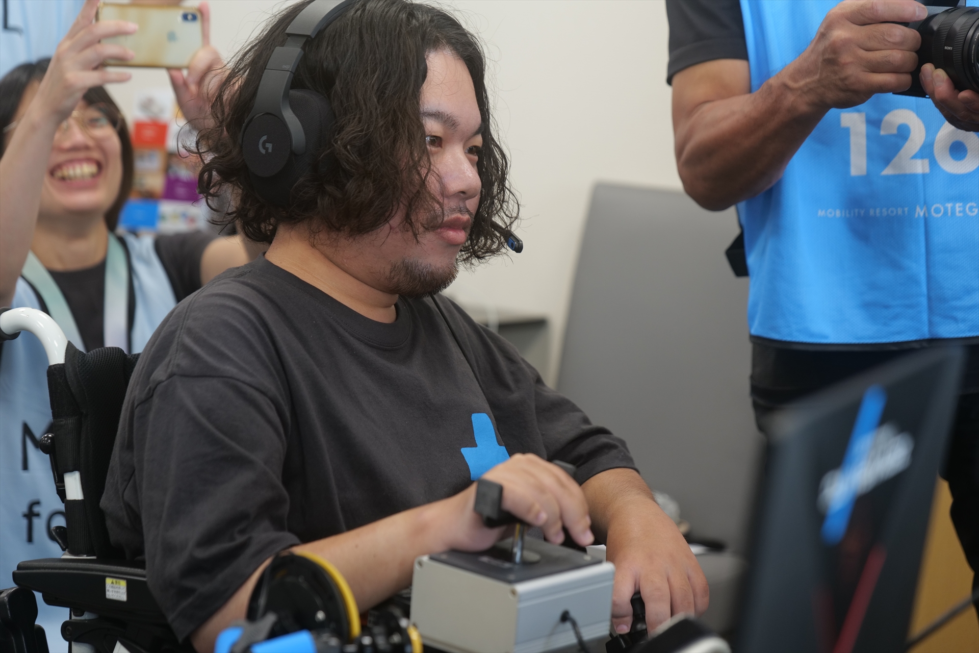 テクノツールのシミュレータでレースに出場した車椅子ユーザー・干場慎也さん