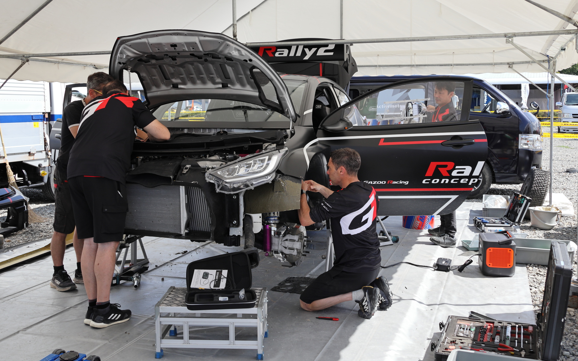 ラトバラ選手用にフィンランドから持ち込まれた新型WRC2車両「GRヤリス ラリー2」