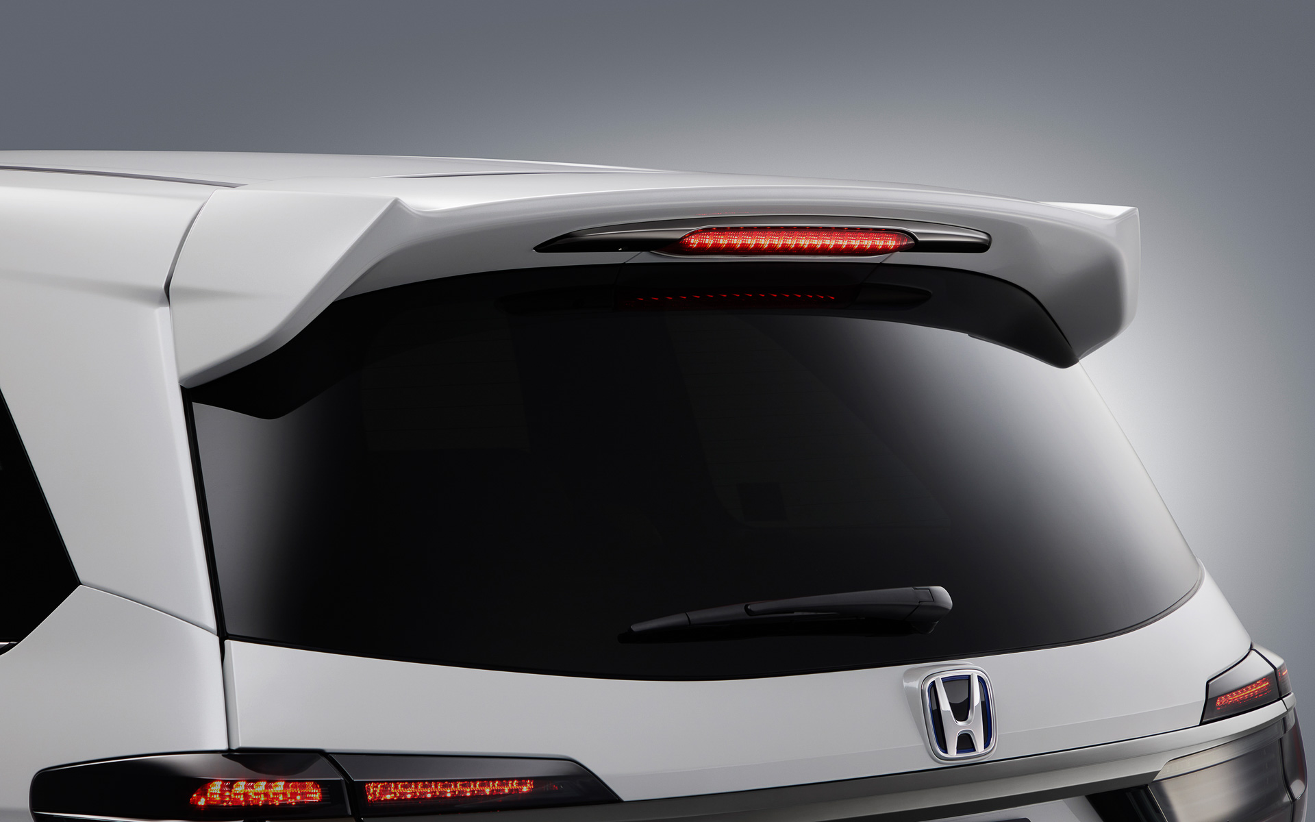 テールゲートスポイラー