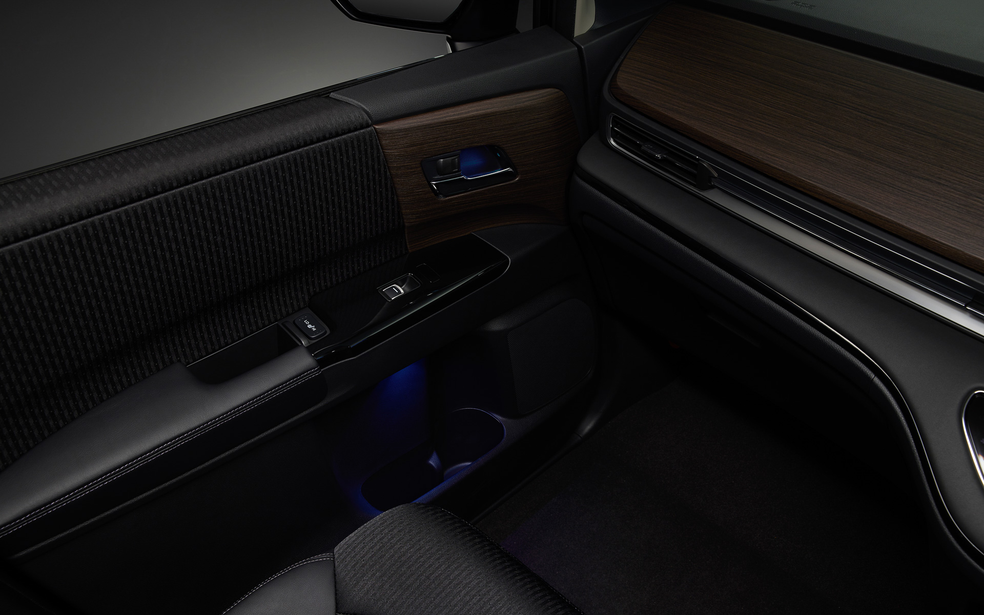 インナードアハンドル＆ドアポケットイルミネーション