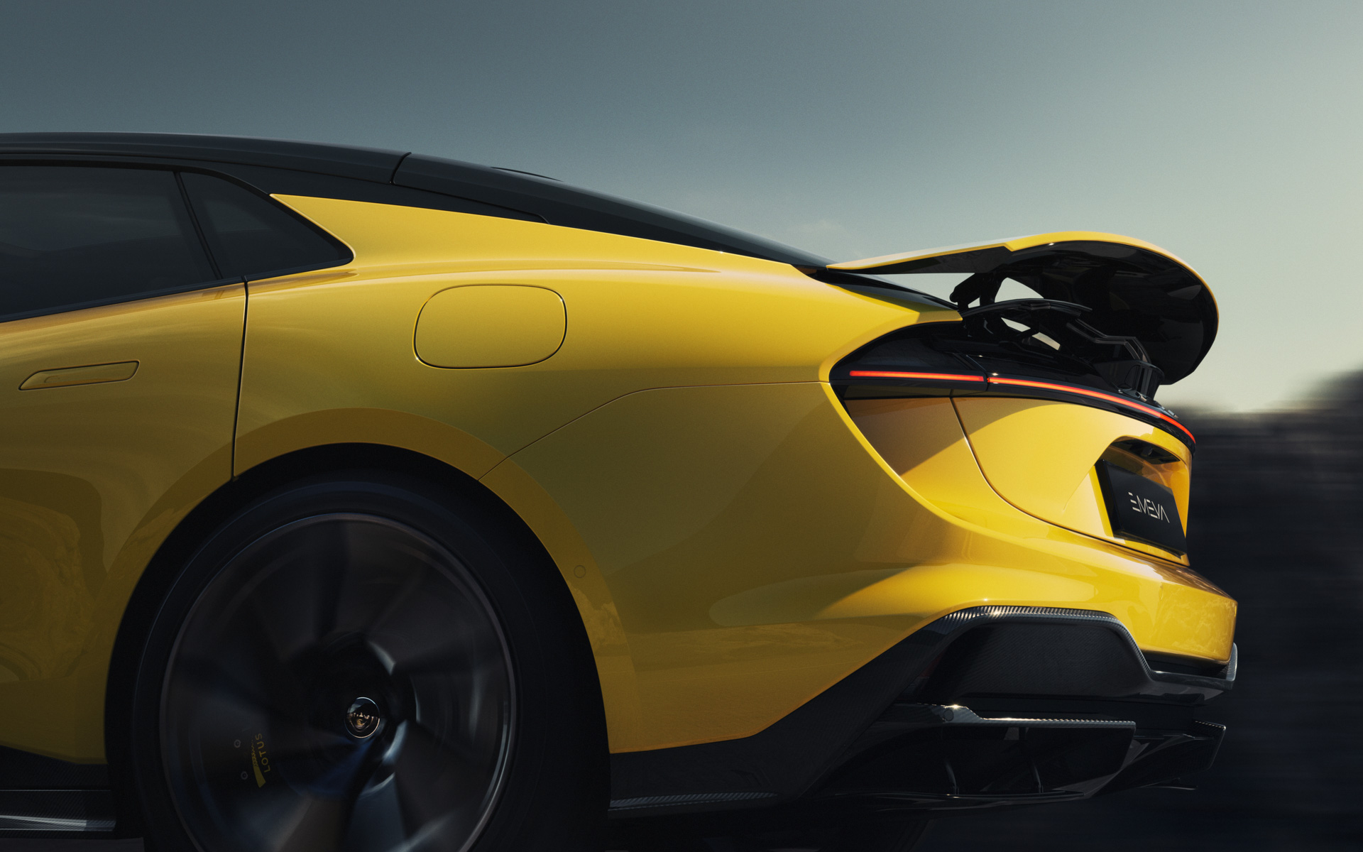 4ドアクーペの新型EV「エメヤ」