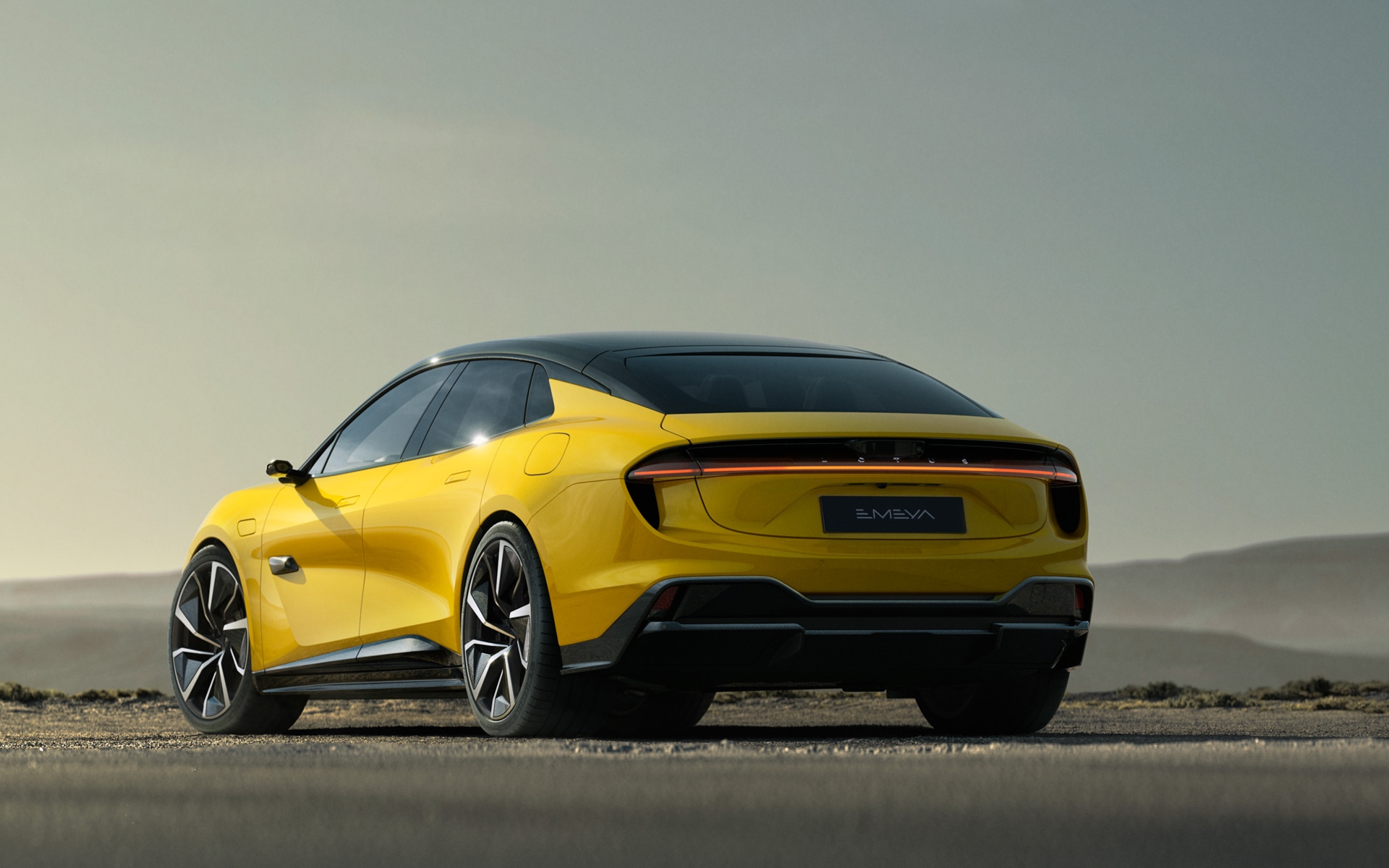 4ドアクーペの新型EV「エメヤ」