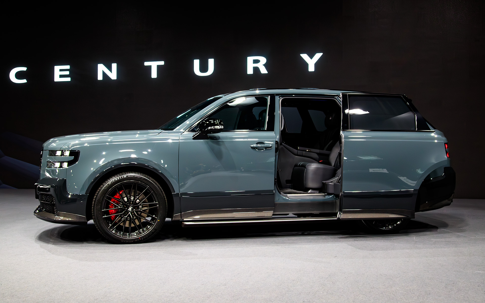 スライドドア仕様も設定される