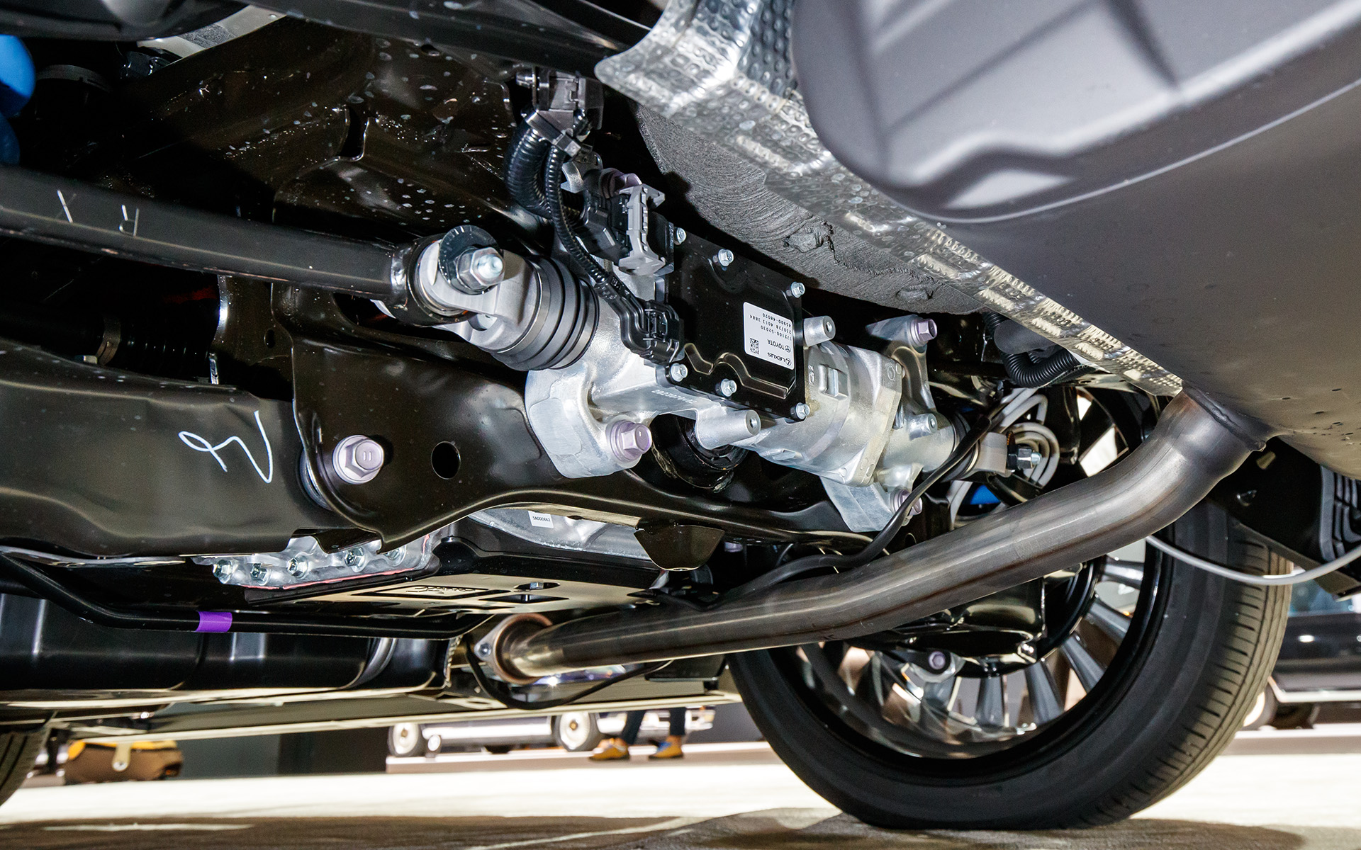 四輪操舵システムのダイナミックリアステアリングを搭載