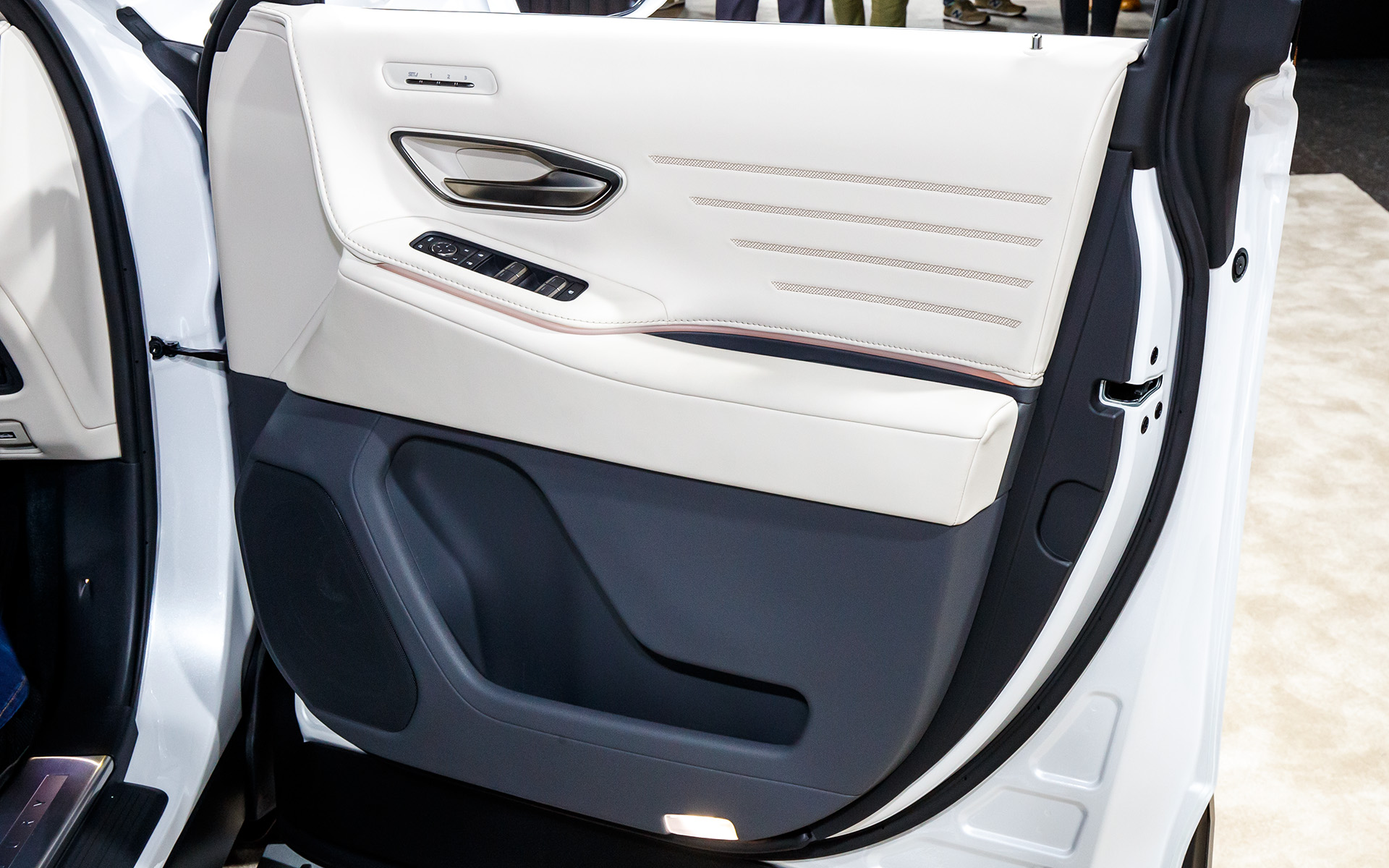 運転席ドアトリム