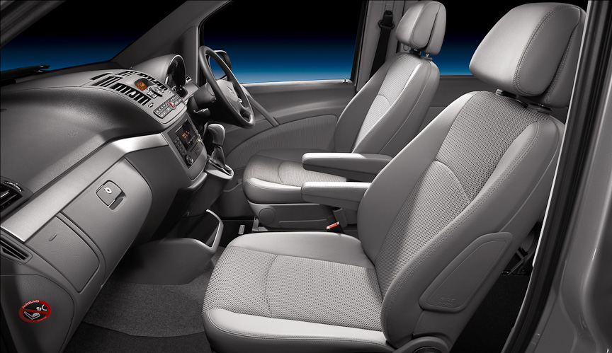 運転席にはメモリー付きパワーシートと電動ランバーサポートを採用