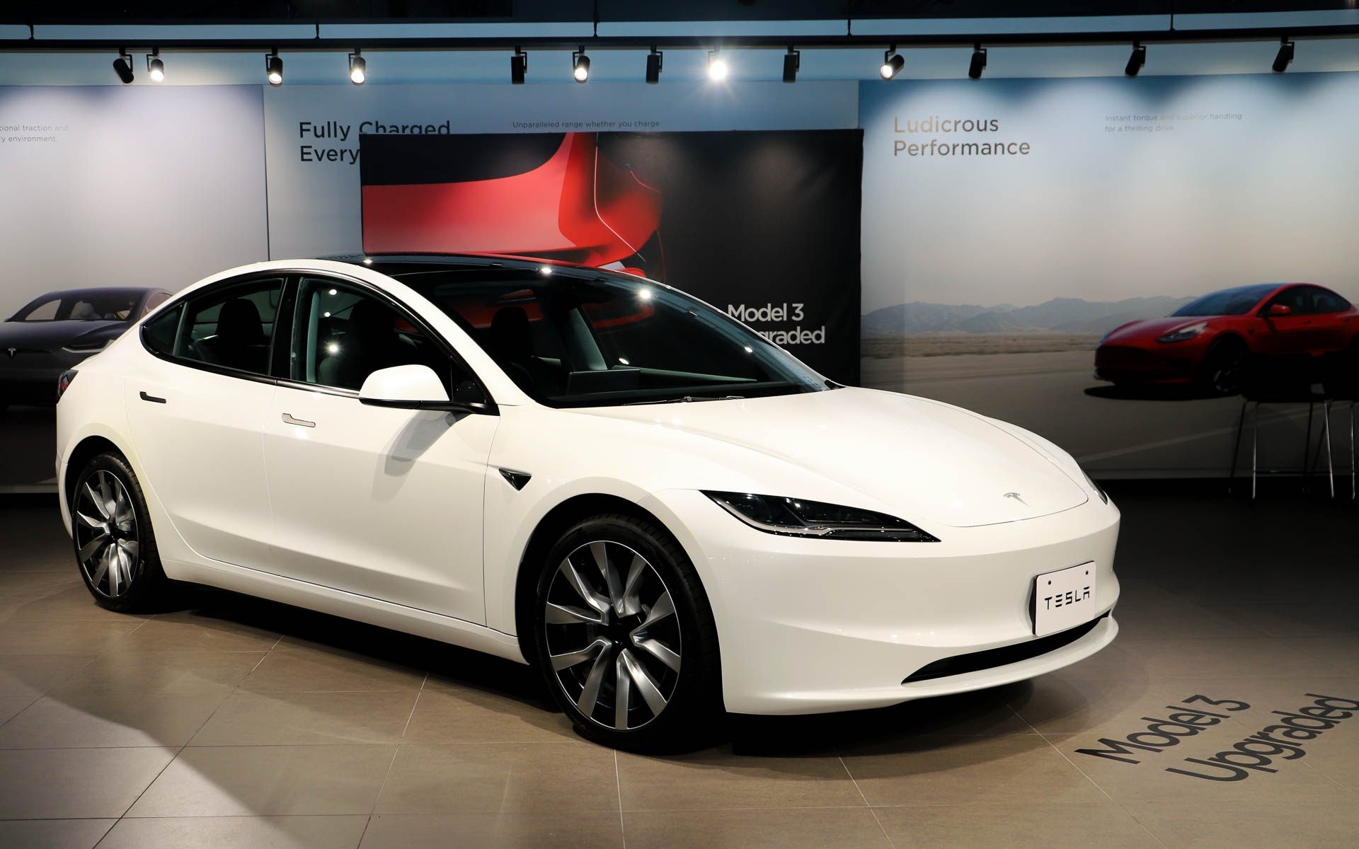 テスラ「モデル 3」