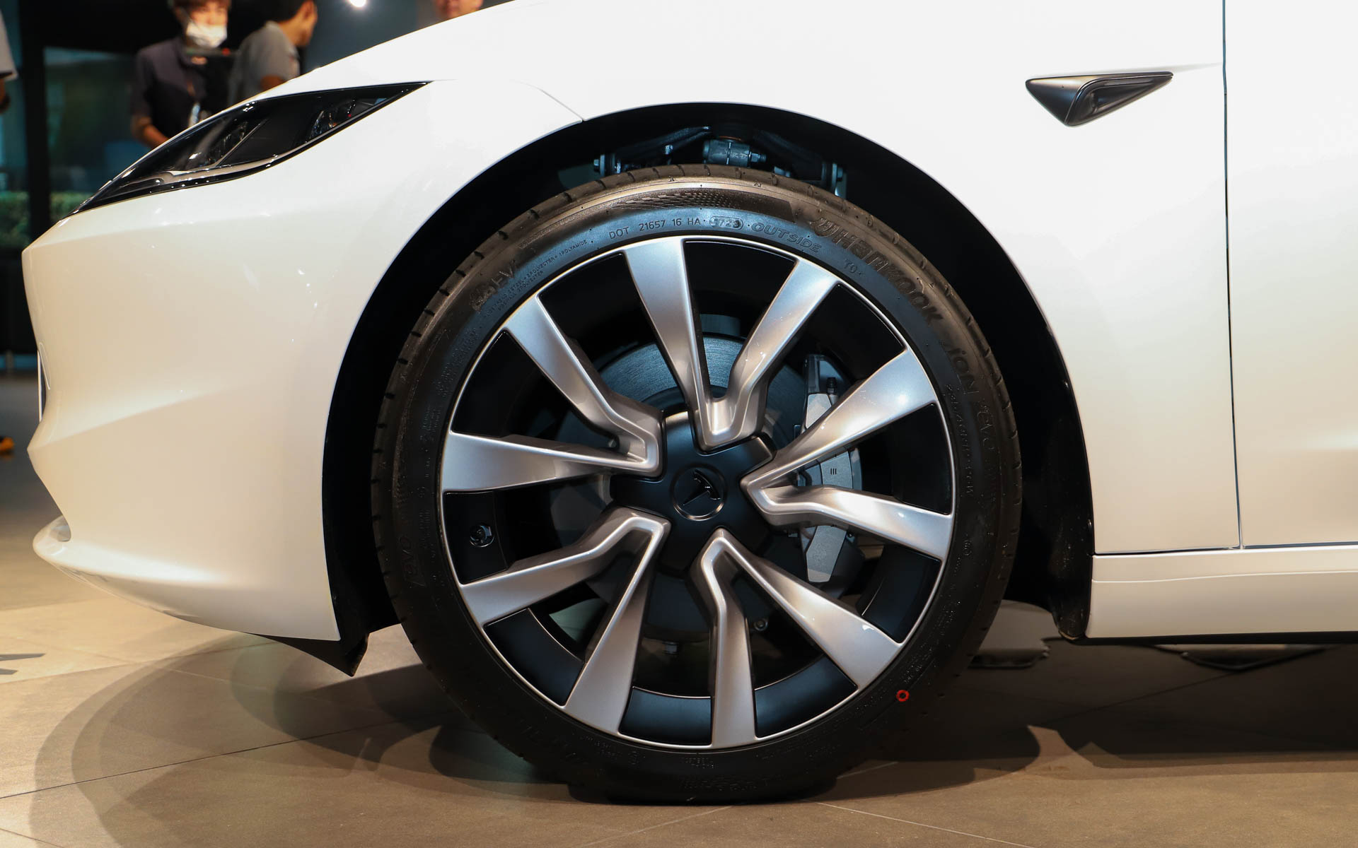 撮影車は235/40R19サイズのハンコック「iON evo」を装着