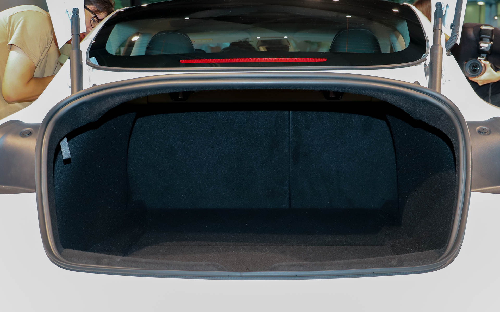 フロントトランク88Lを合わせた最大荷室容量は682L