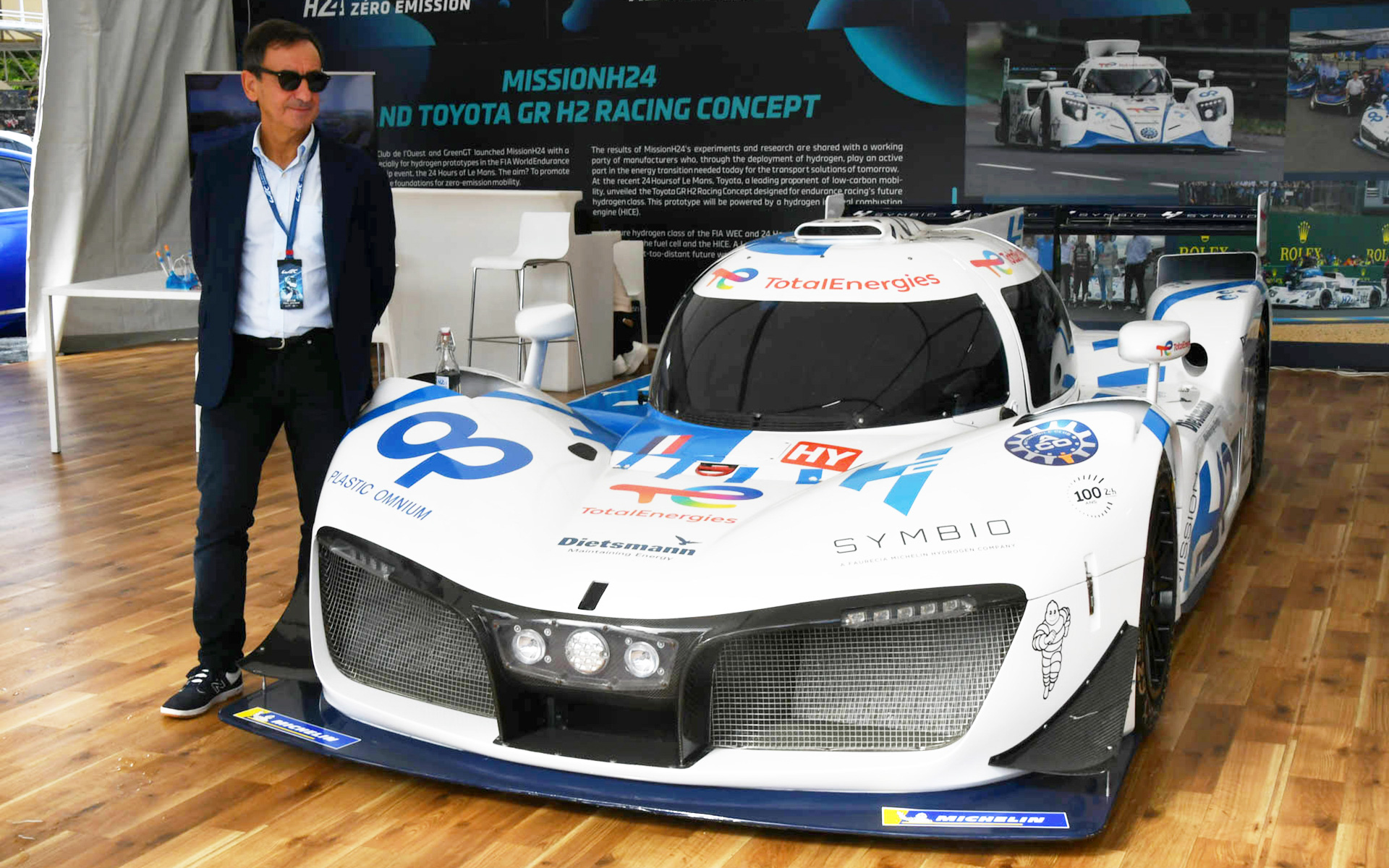 MissionH24、左に立つのはACO ピエール・フィヨン会長