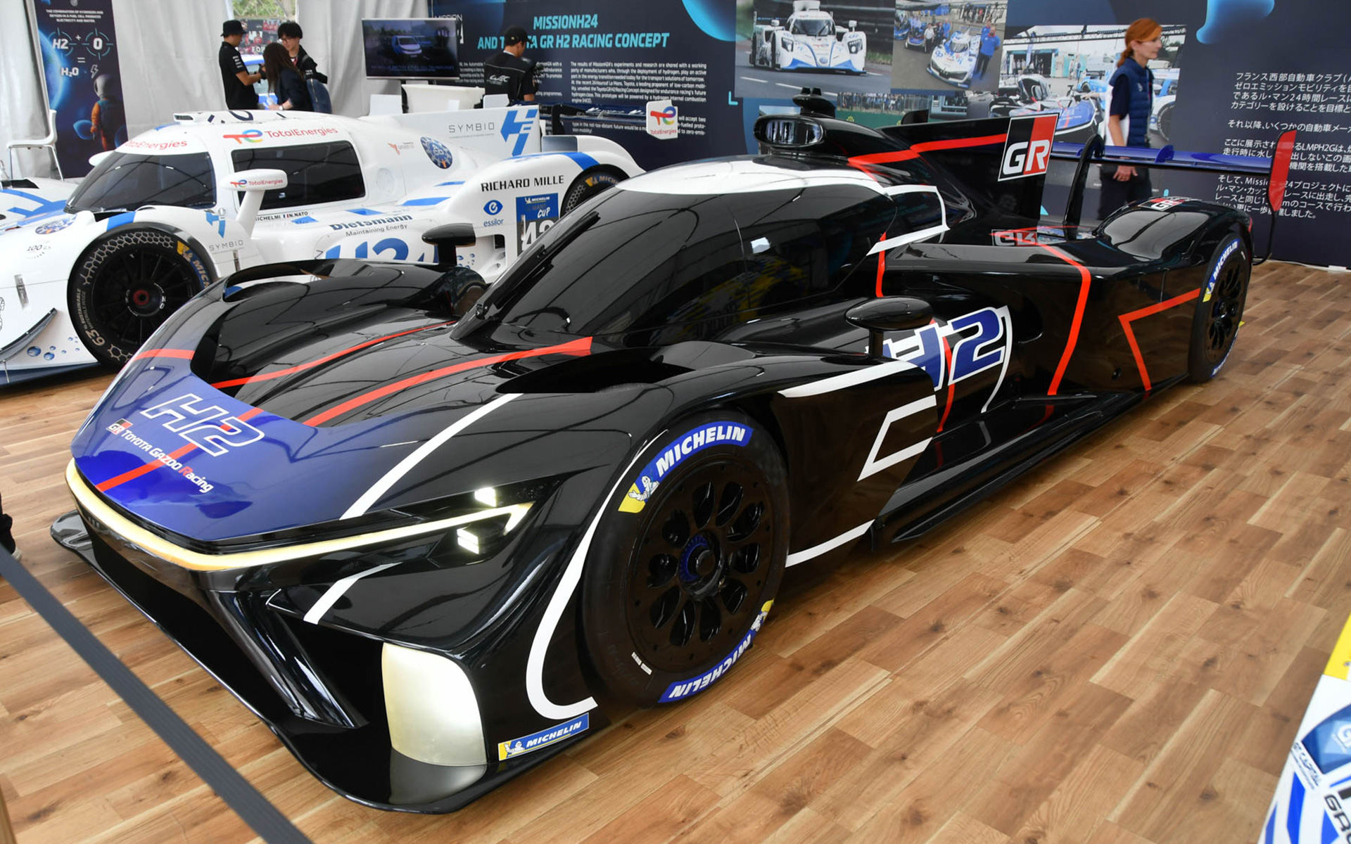 水素エンジン搭載ハイブリッドカーとなるGR H2 Racing Concept、日本初公開