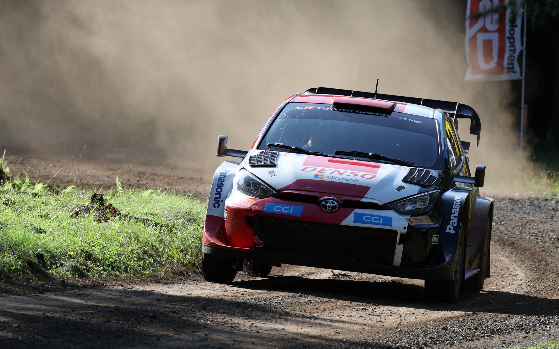 ユハ・カンクネン選手とモリゾウ選手はWRCに参戦するGRヤリス ラリー1でデモランを実施する