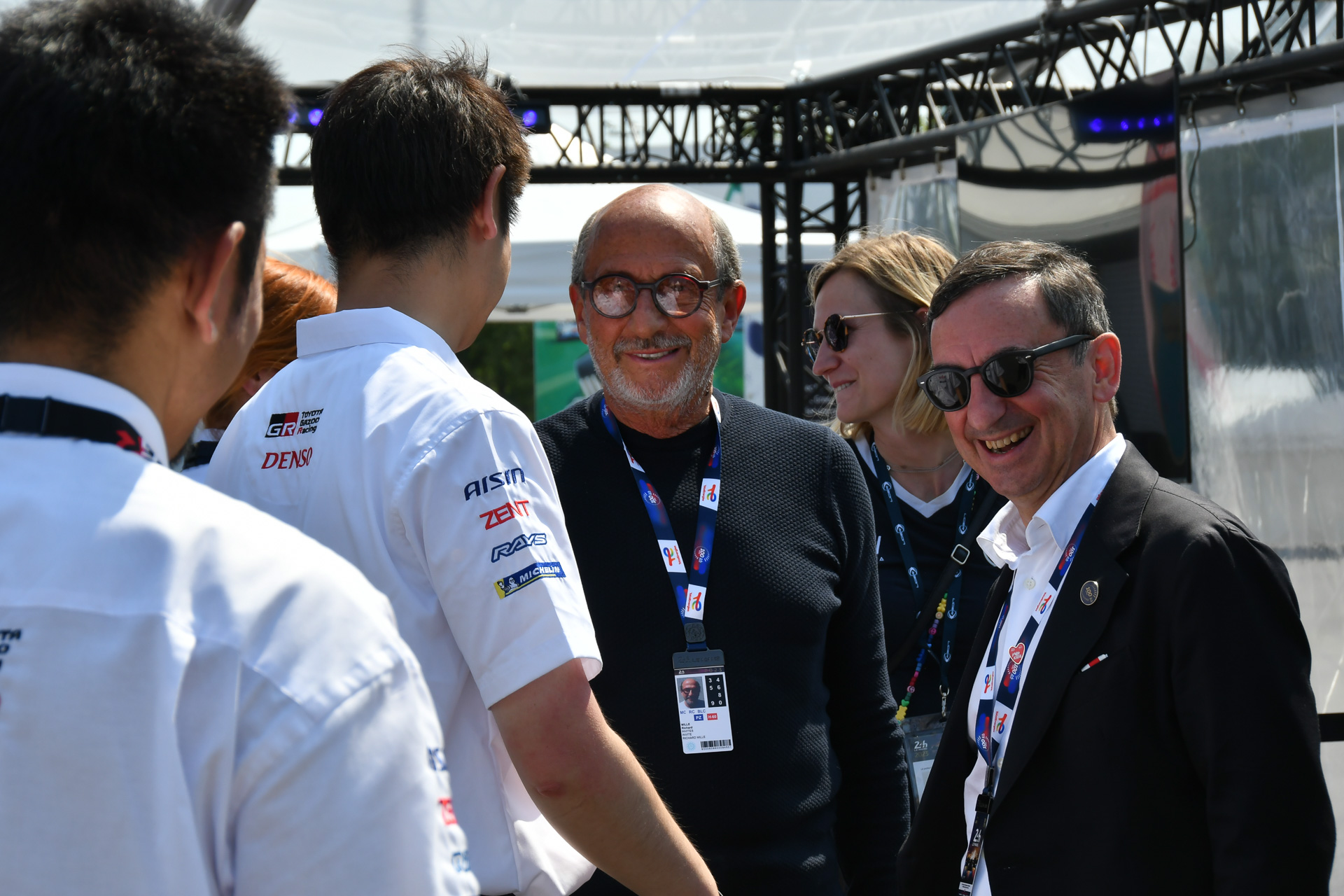 フィヨン会長自身、FCEVのミライを所有している。ル・マン24時間レースの行われるサルトサーキット近くには給水素施設もある