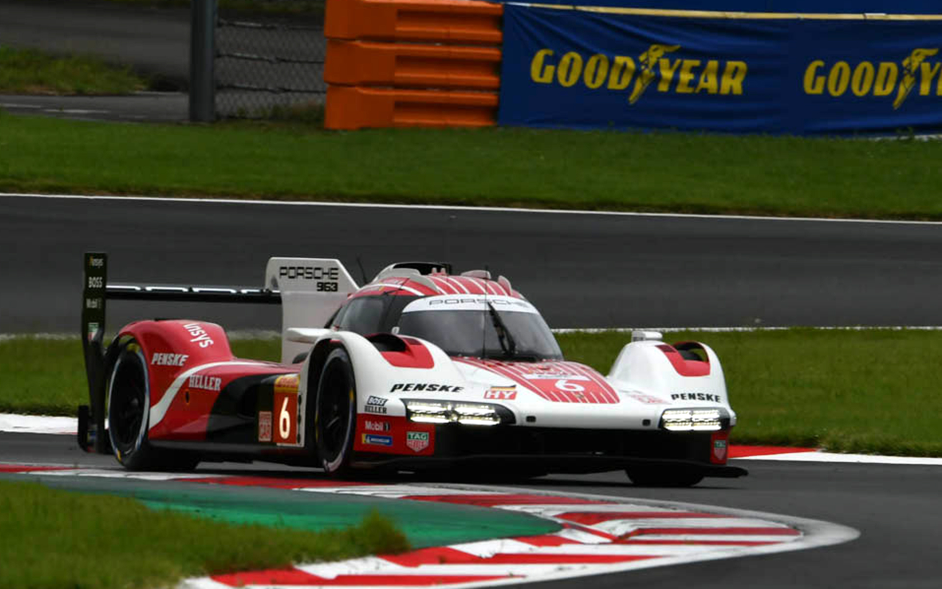 予選3位の6号車 ポルシェ 963（ケヴィン・エストレ/アンドレ・ロッテラー/ローレンス・ヴァントール）