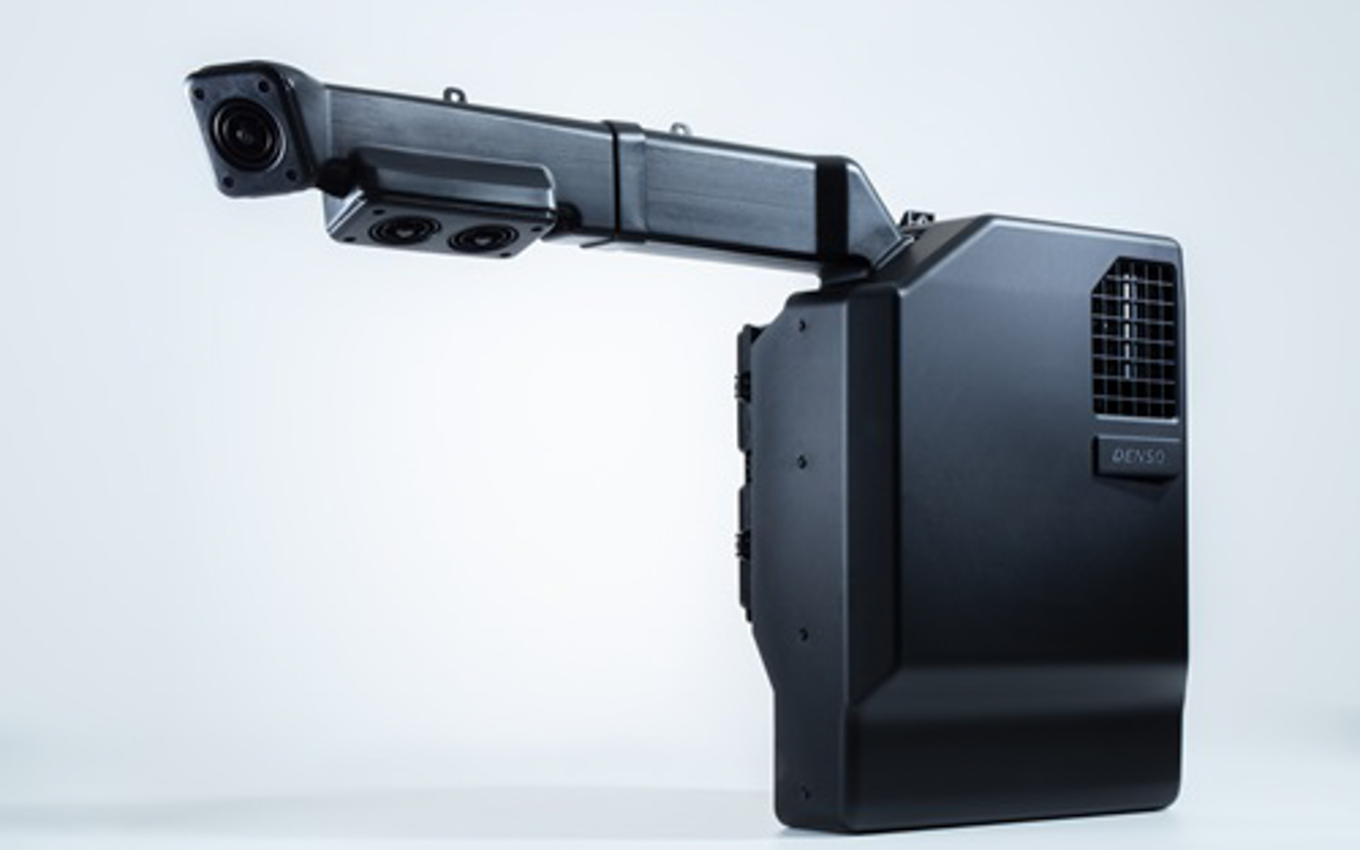 トラックのエンジン停止時に使用する停車時クーラー「Everycool（エブリクール）」