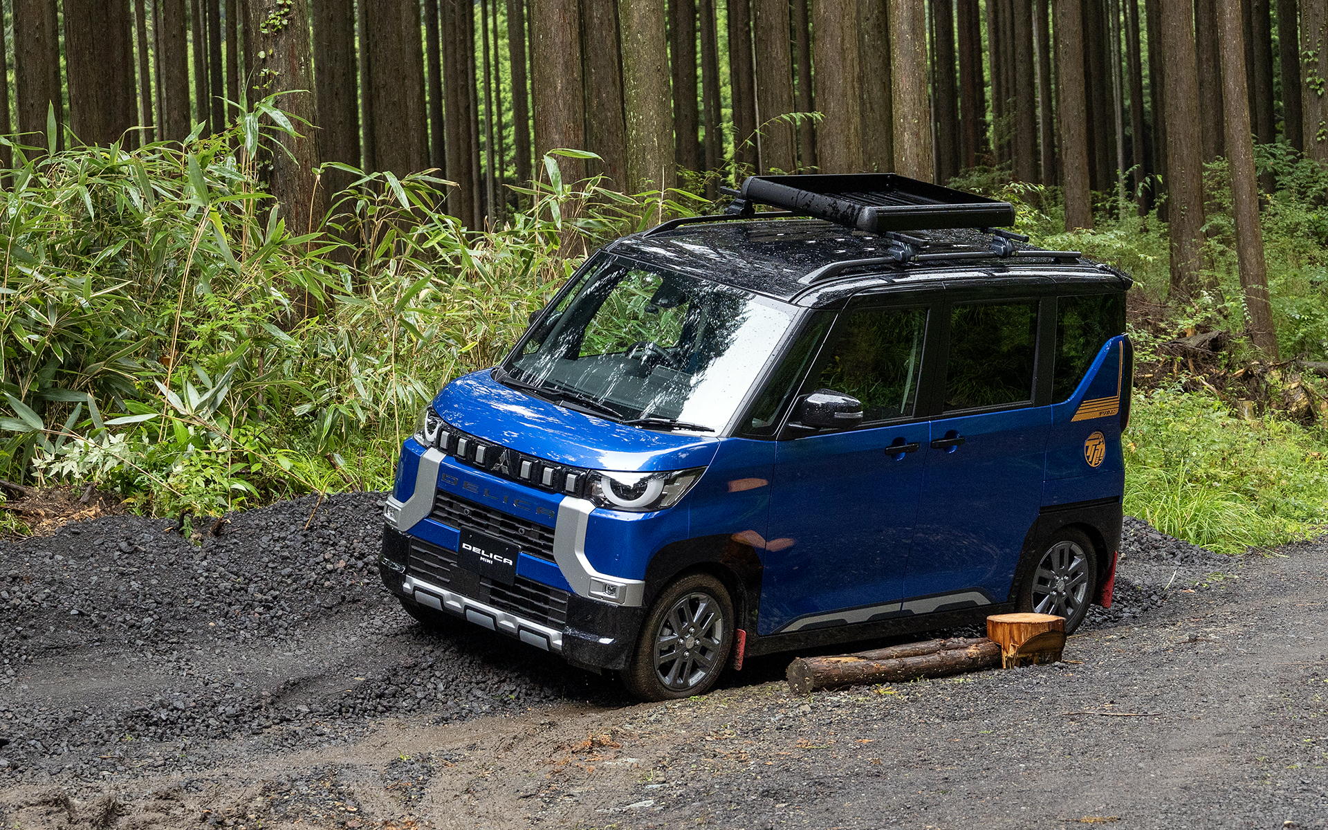 デリカミニの試乗はコースを2周する設定で、最初はインストラクターが運転。コースに設けられた難所も走ってデリカミニ4WDの走破性を体験した